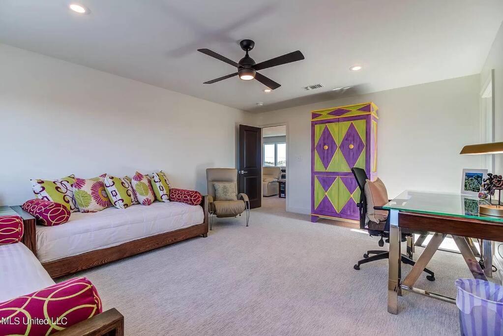 Four-Bedroom House photo 2
