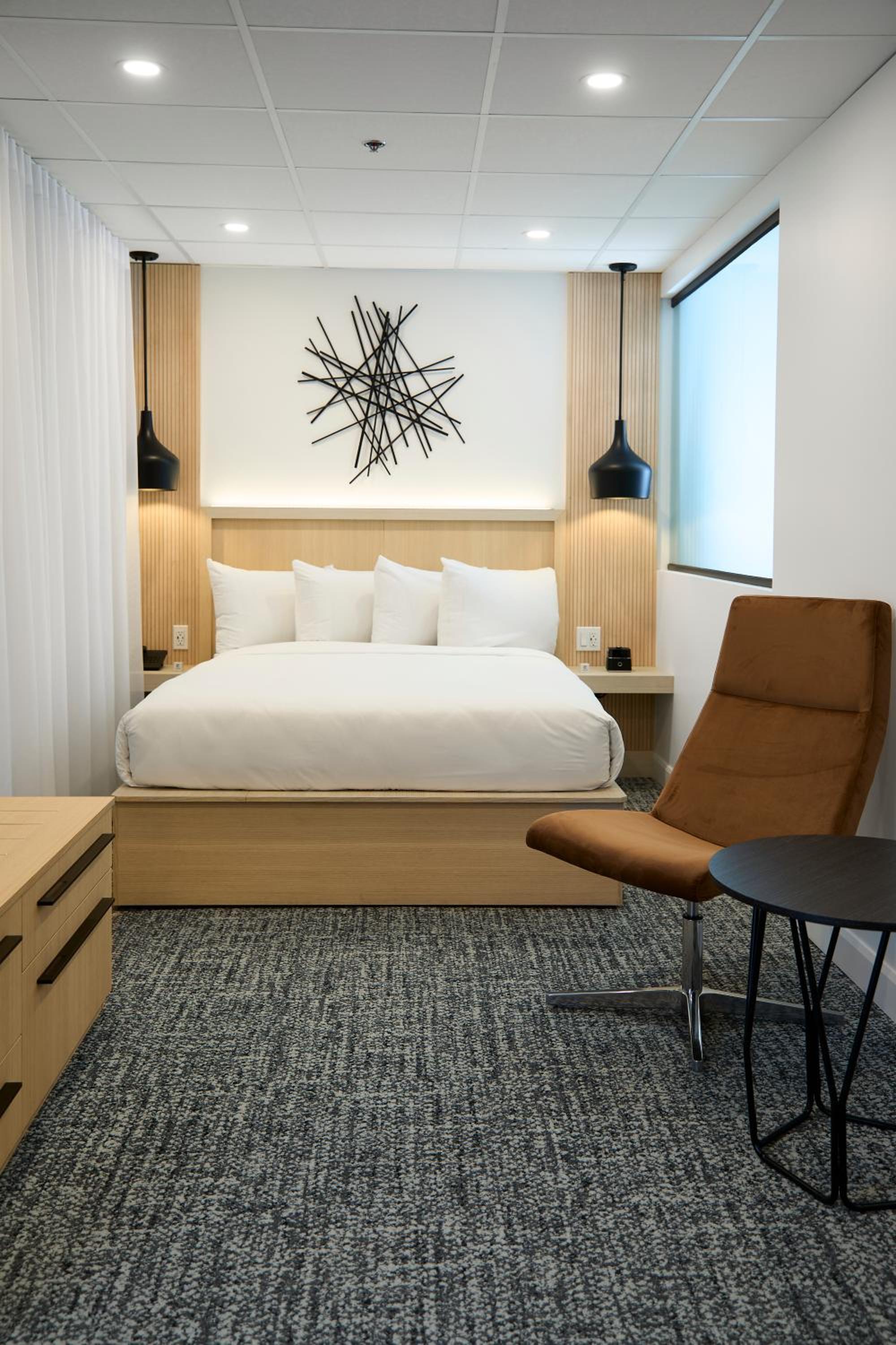 Executive Suite thumbnail 6