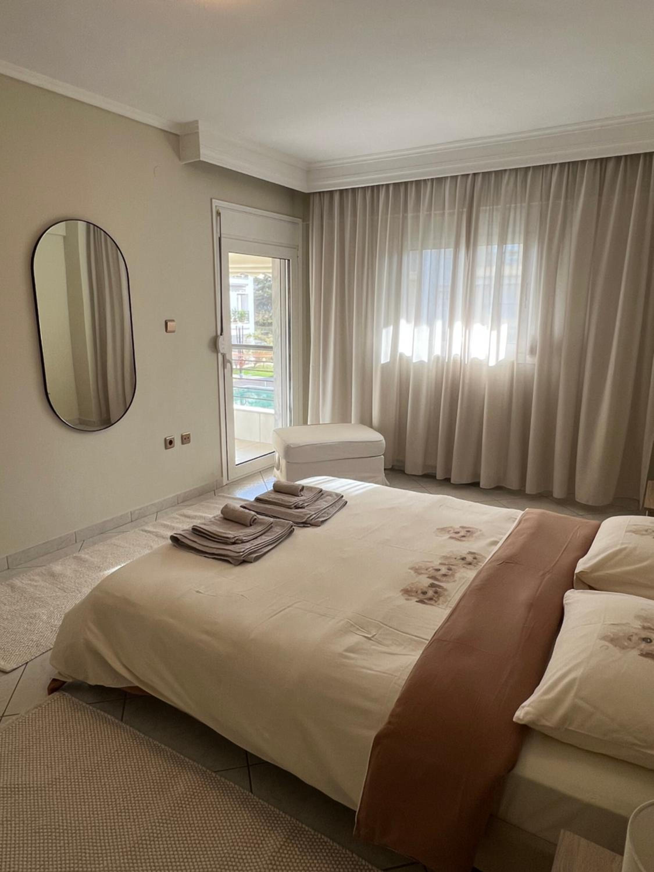 One-Bedroom House photo 1