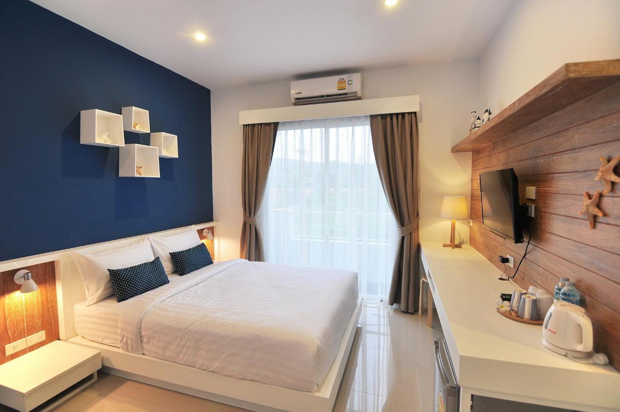 Deluxe Double Room with Balcony - Photo 3