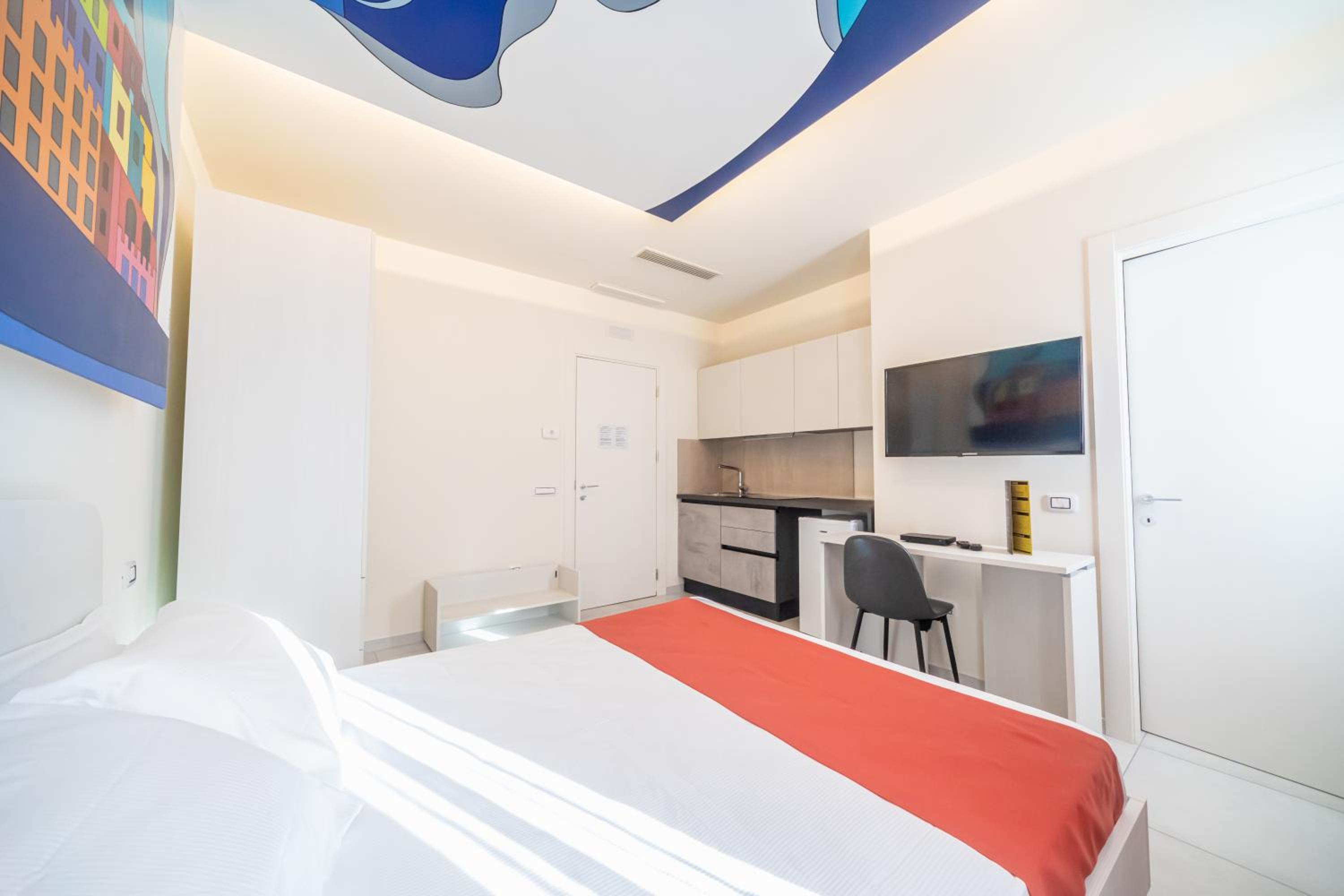 Deluxe Room - Photo 11