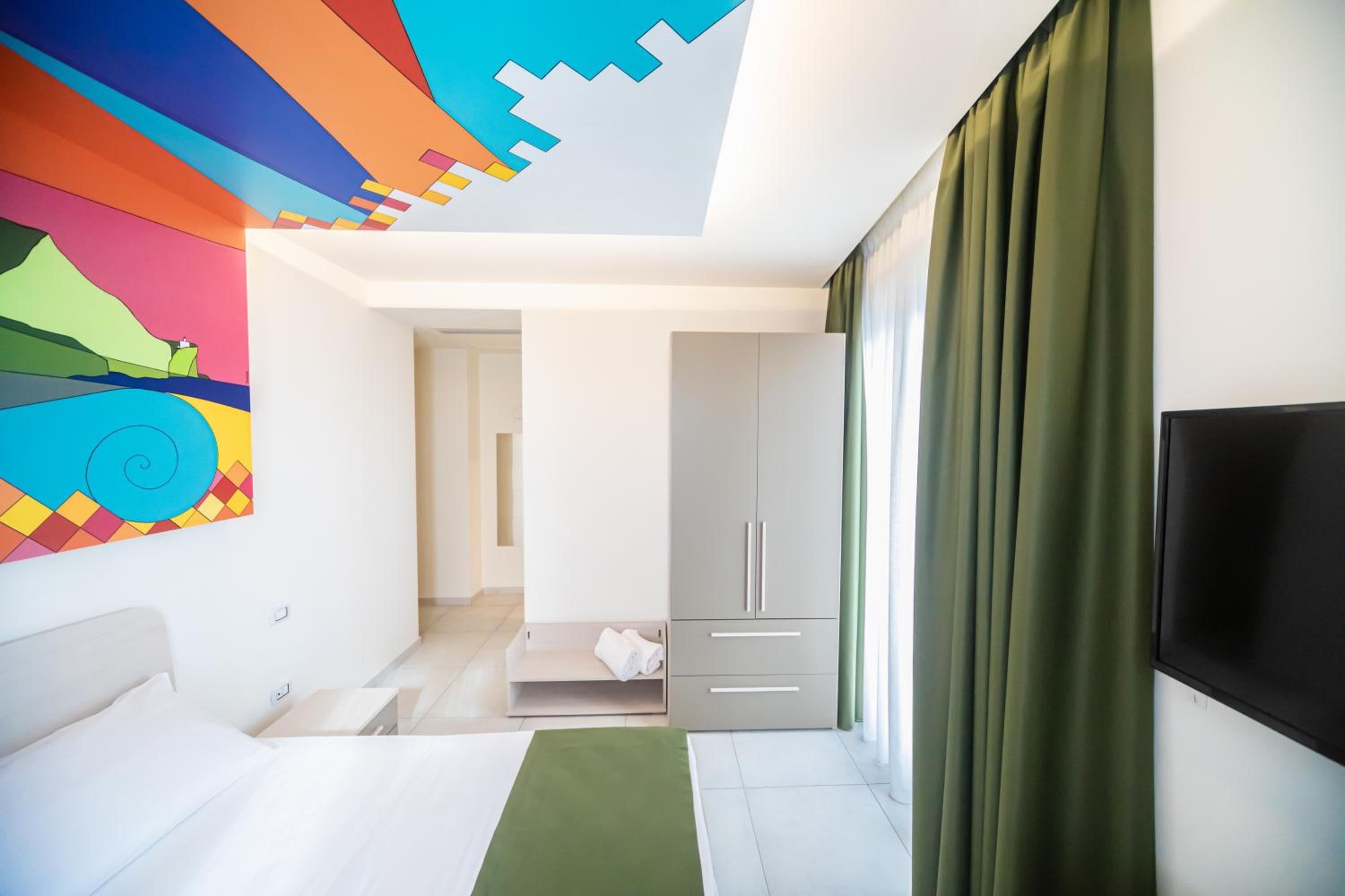 King Room with Lake View - Photo 11