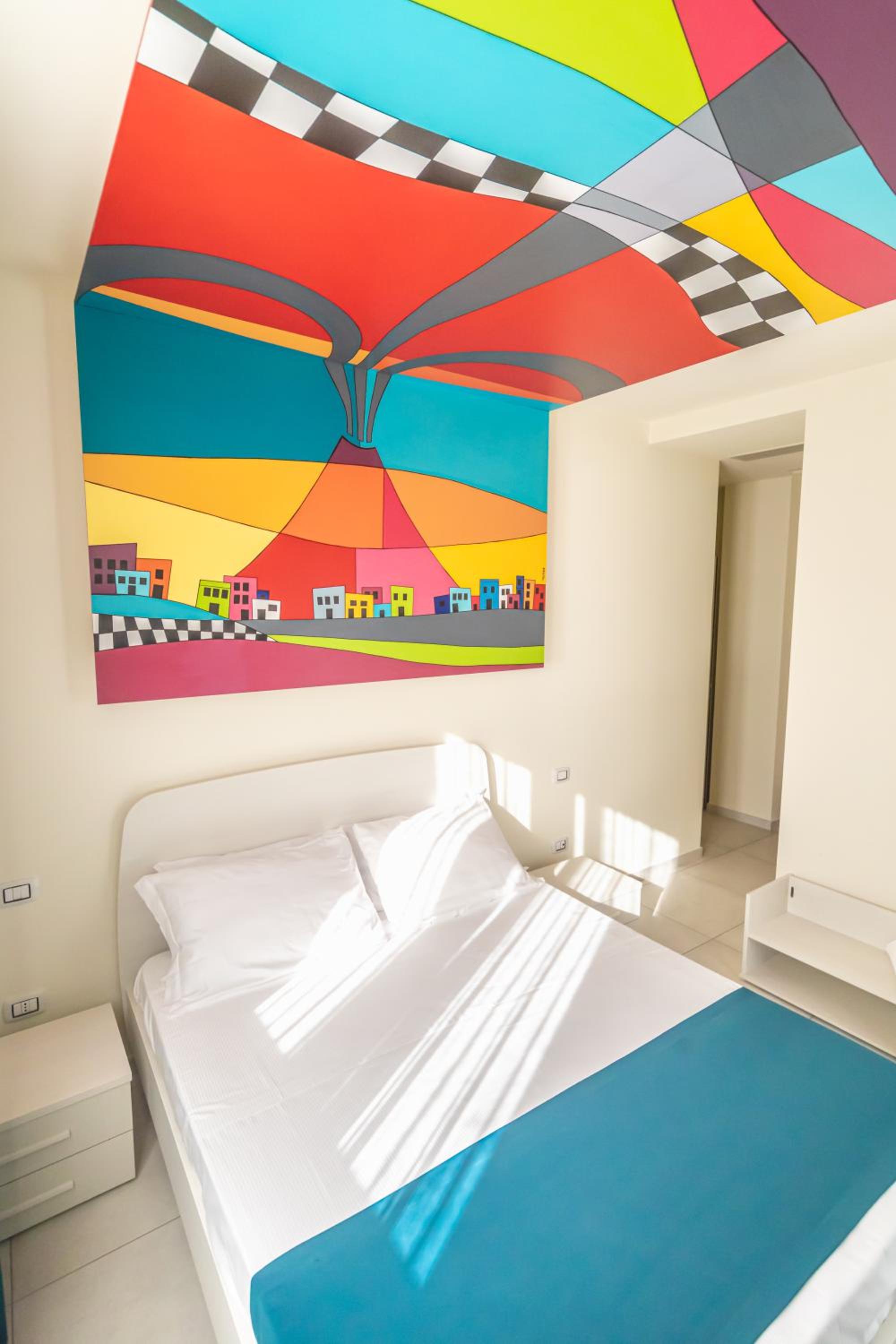 King Room with Lake View - Photo 12