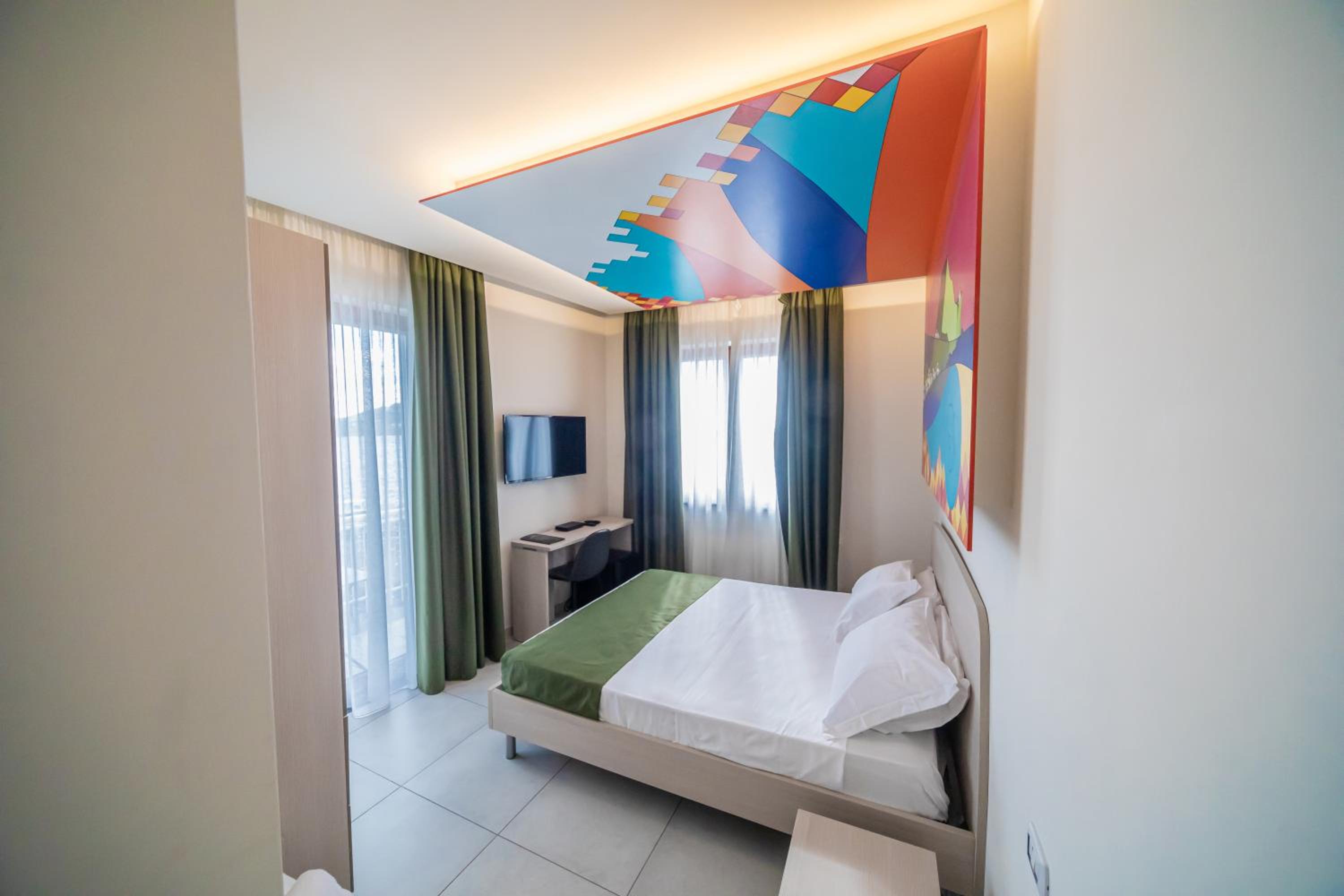 King Room with Lake View - Photo 6