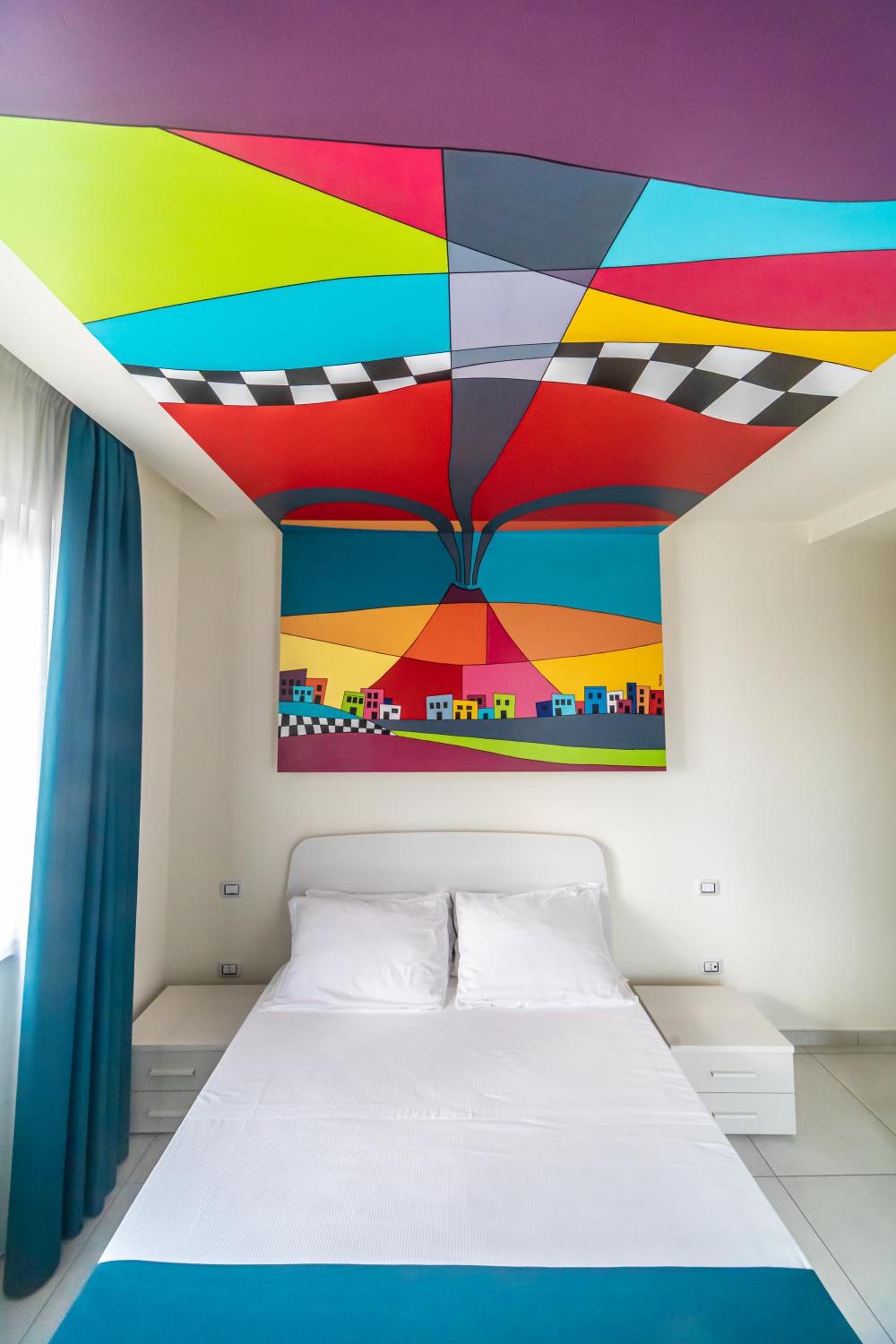 King Room with Lake View - Photo 20