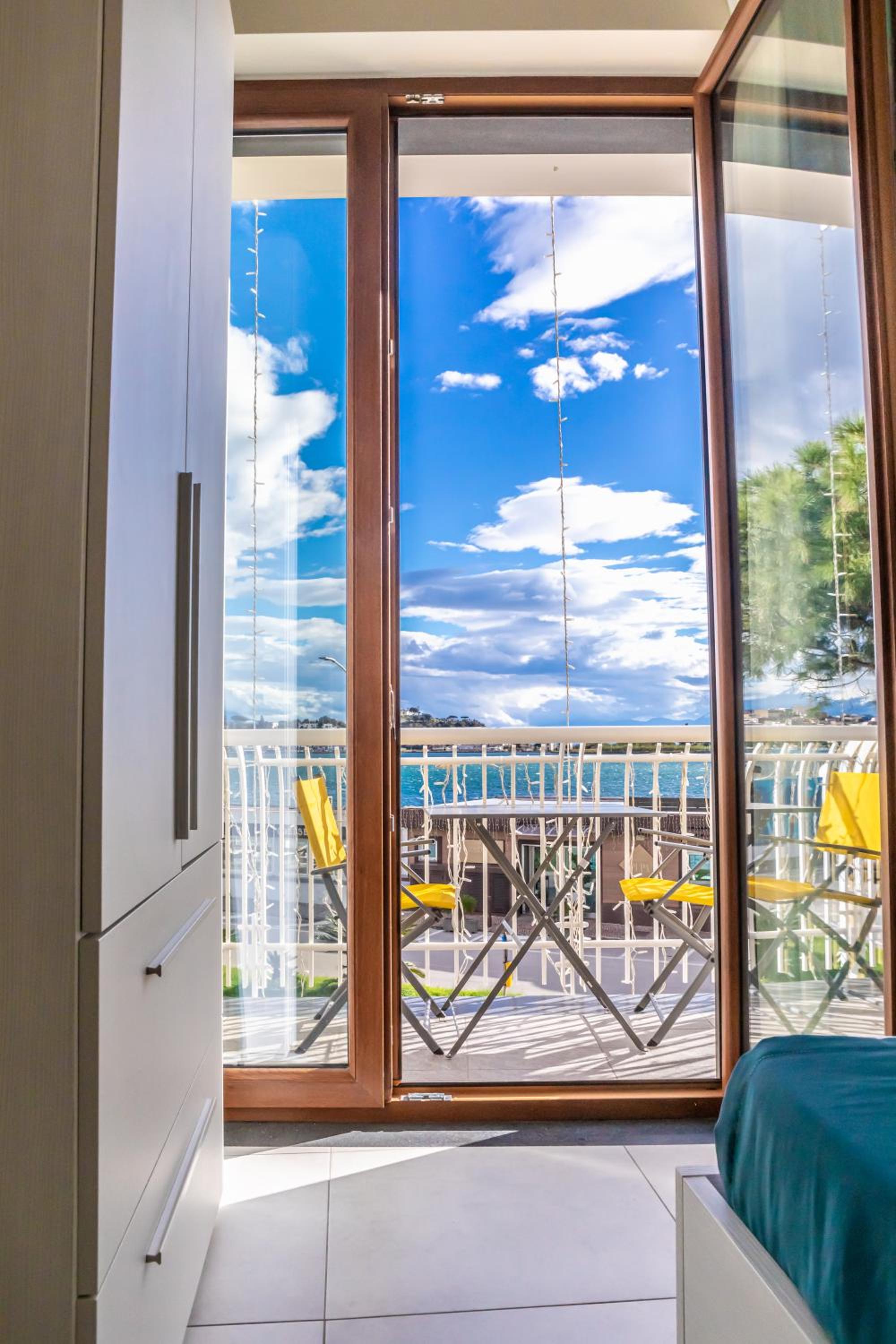 King Room with Lake View - Photo 5