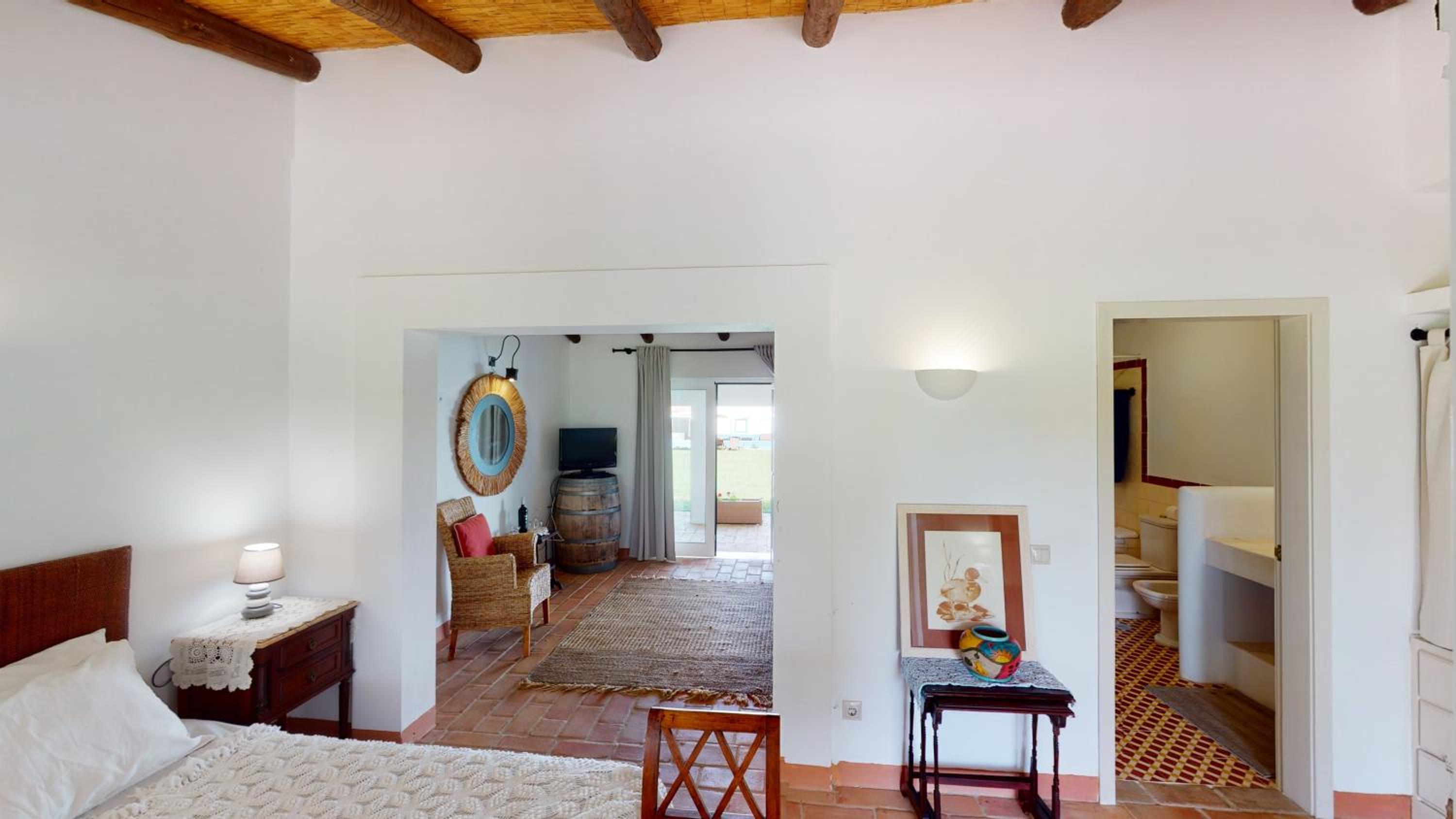 Superior Suite - Photo 6
