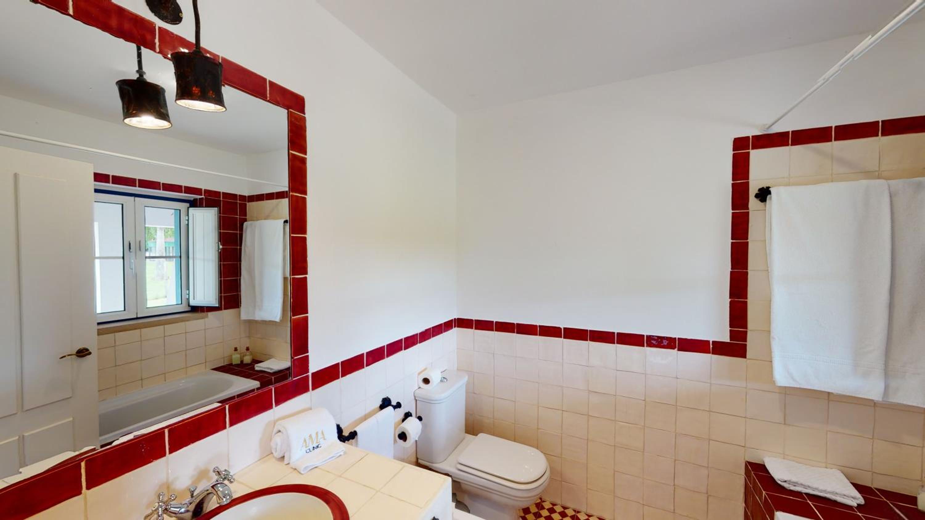 Twin Room with Private Bathroom - Photo 8