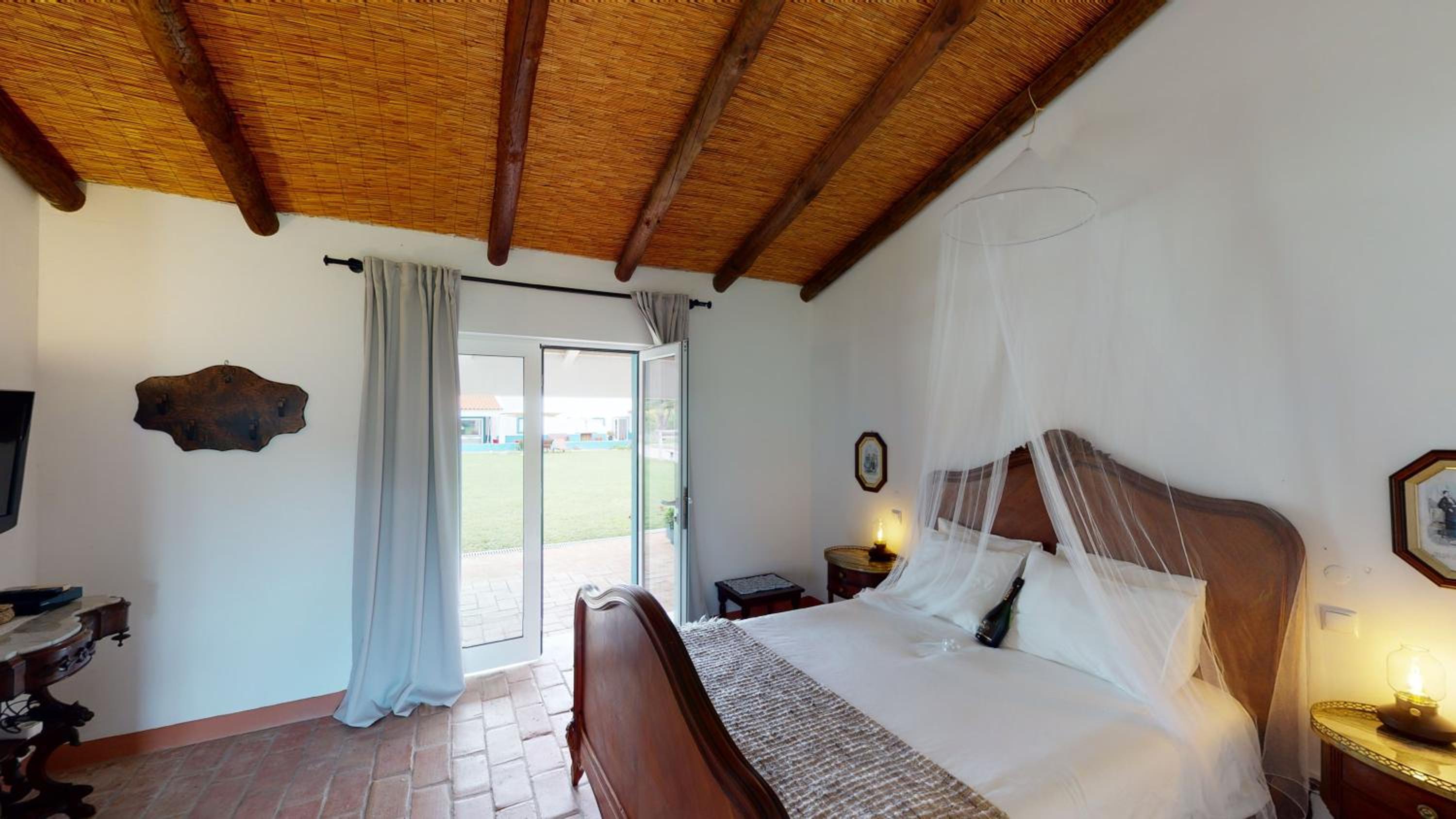 Twin Room with Private Bathroom - Photo 4
