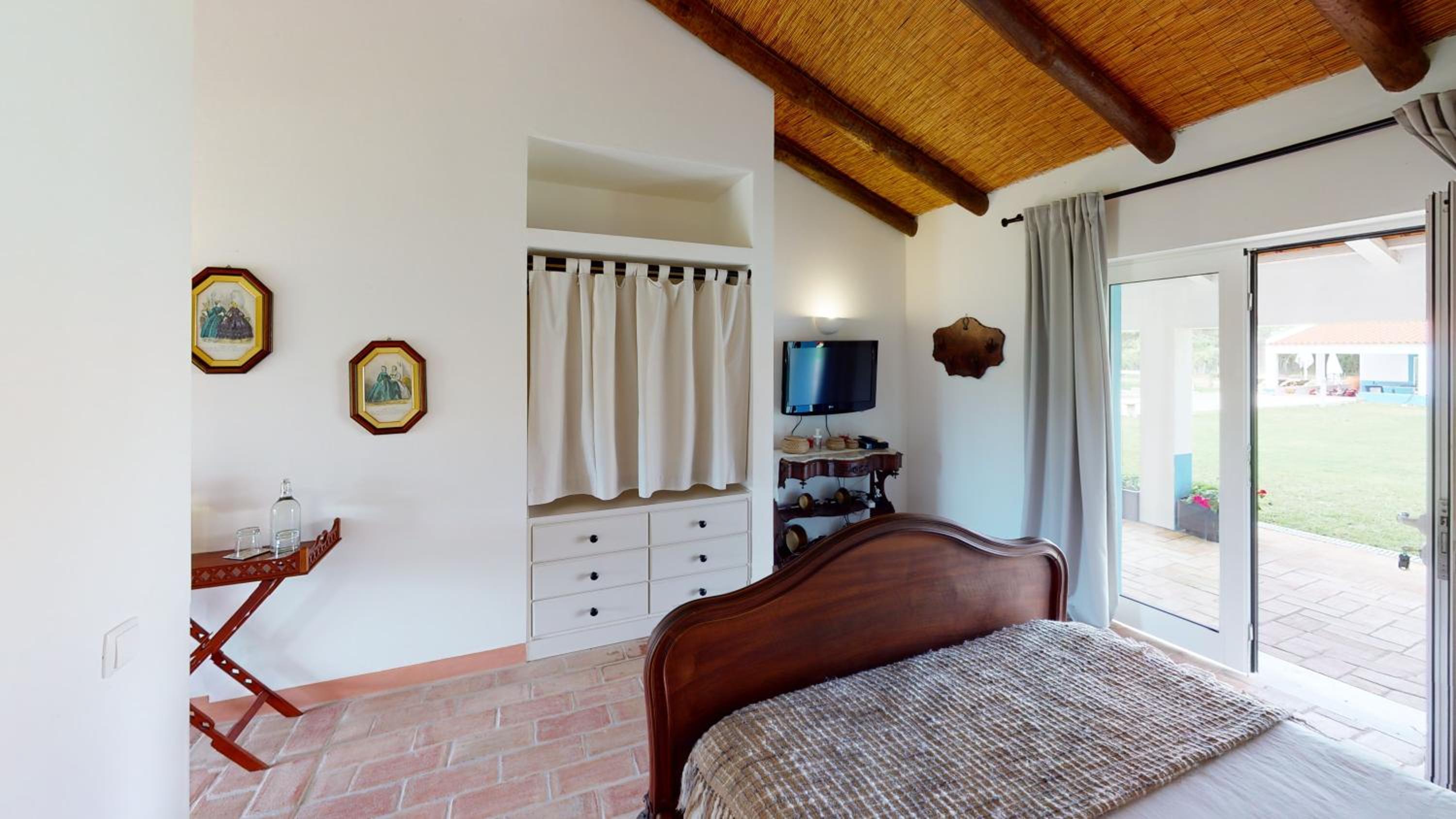 Twin Room with Private Bathroom - Photo 7