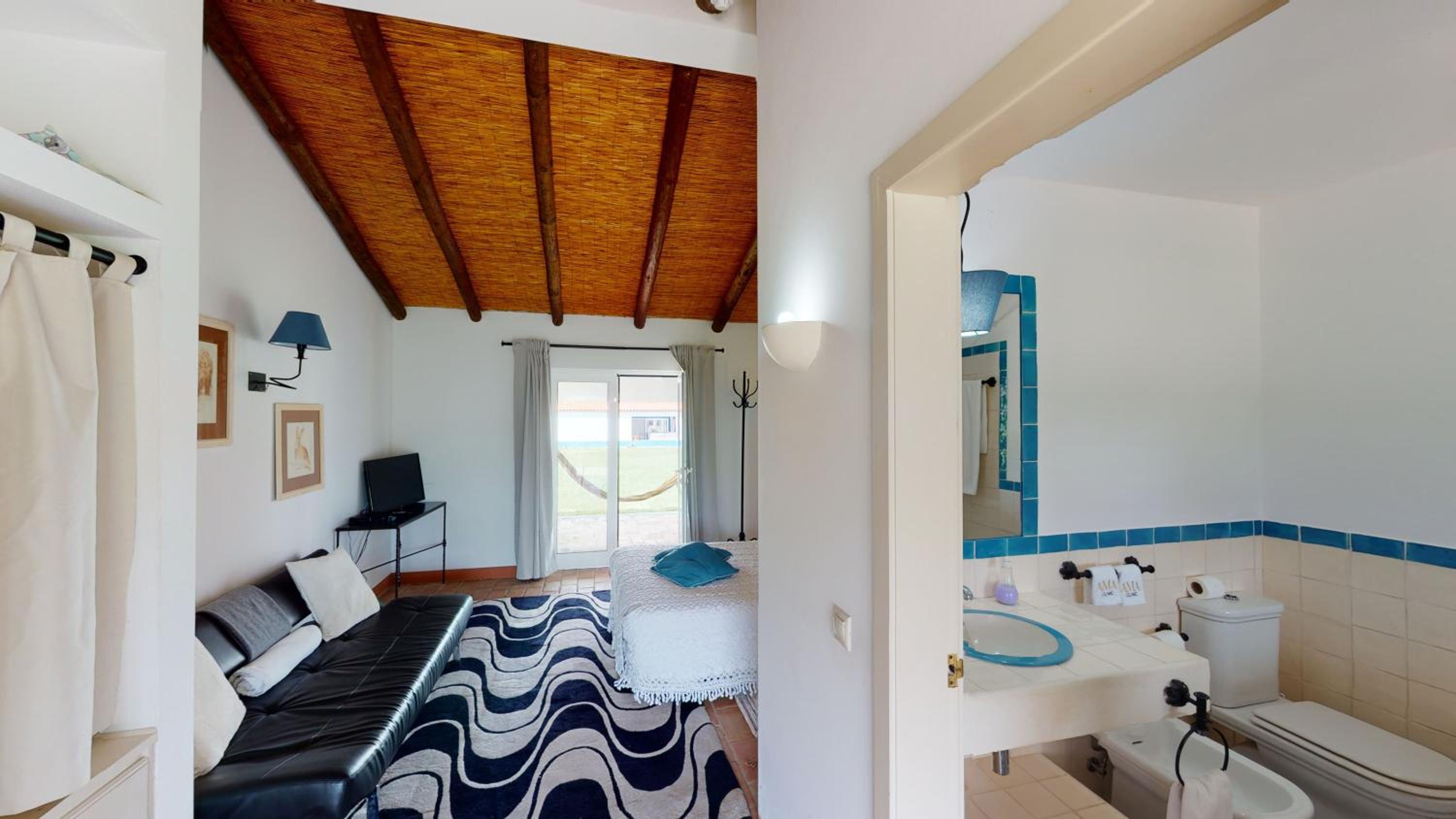 Double Room - Photo 8