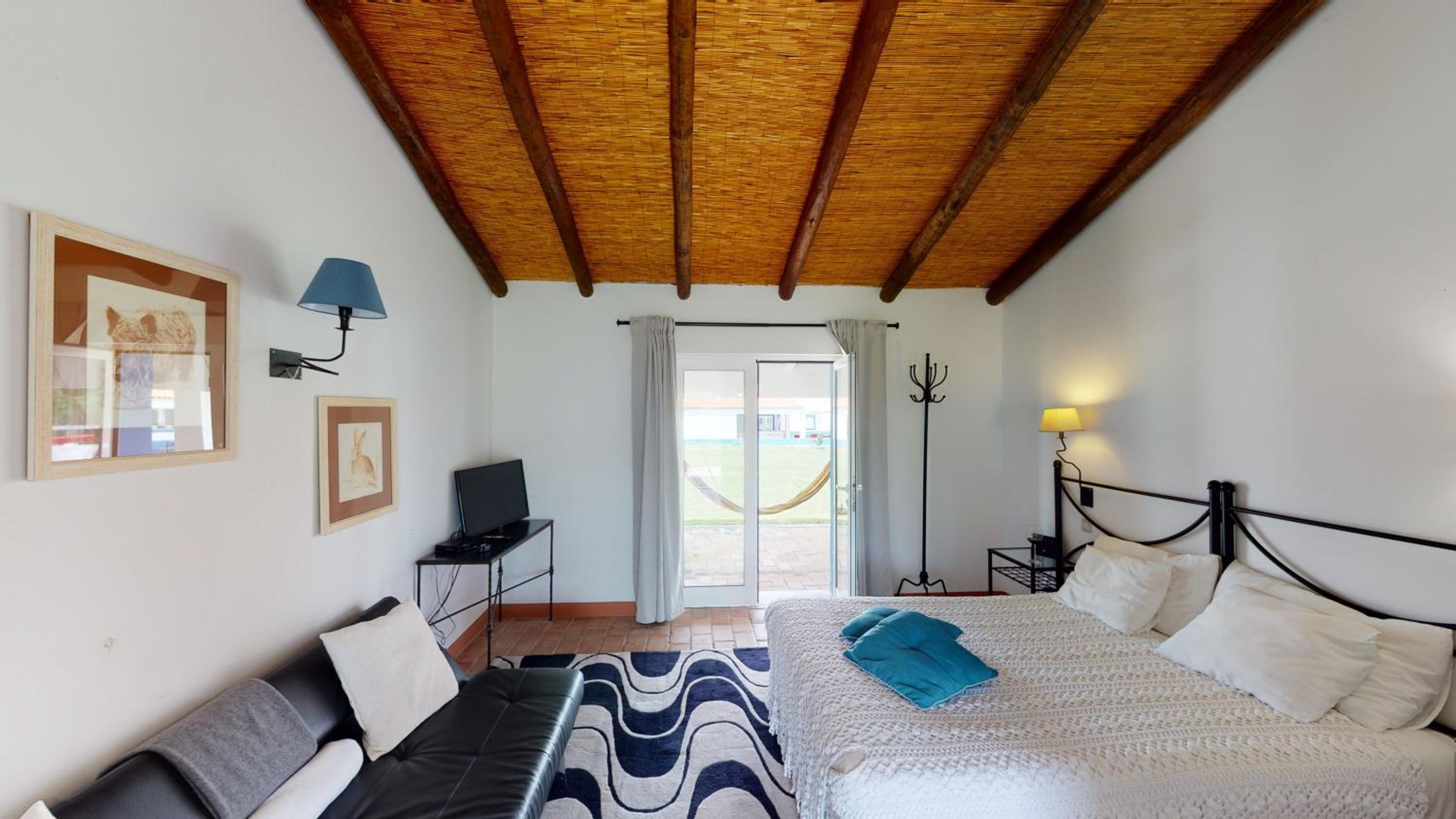 Double Room - Photo 7