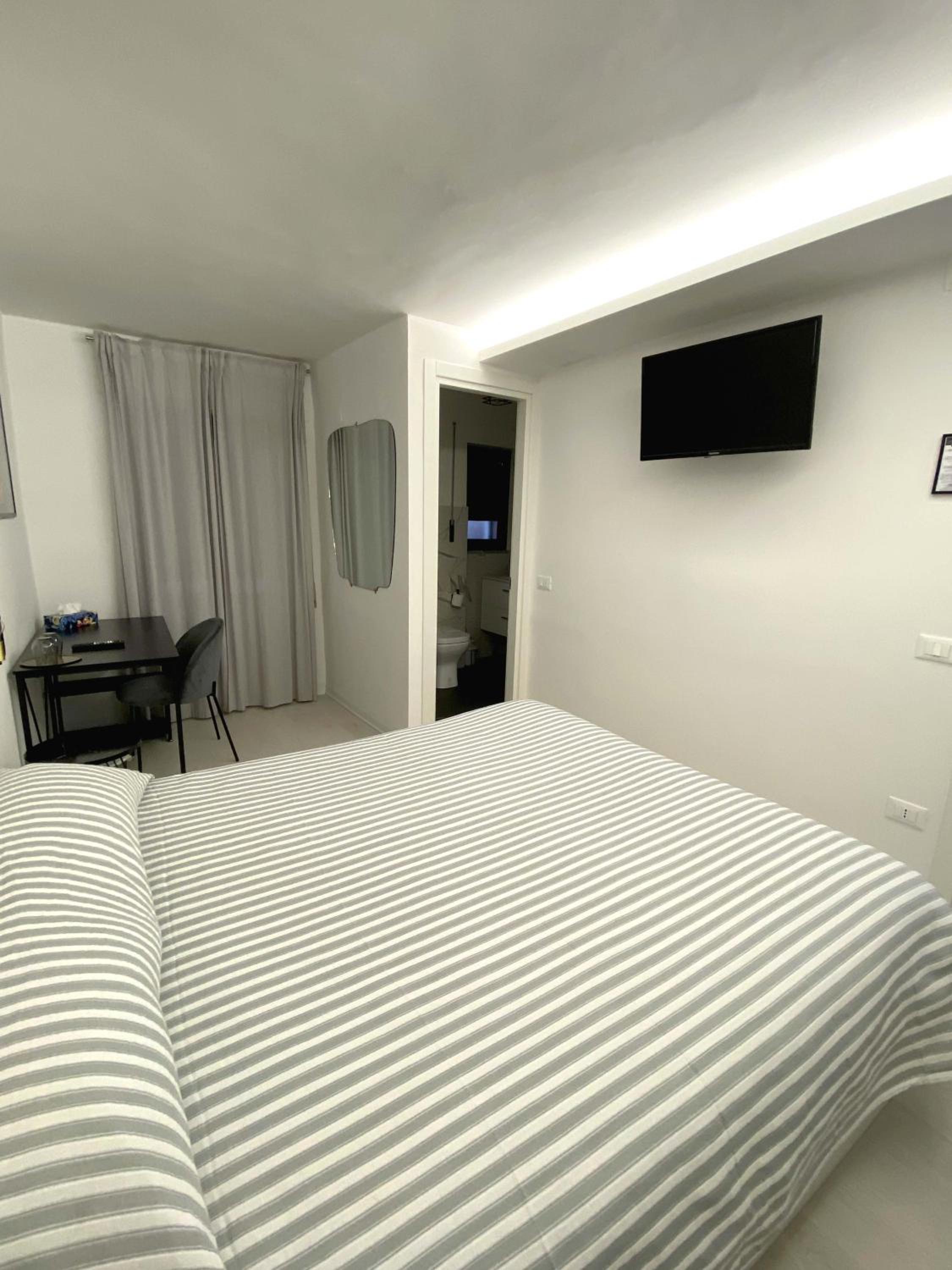 Double Room With Private Bathroom photo 2