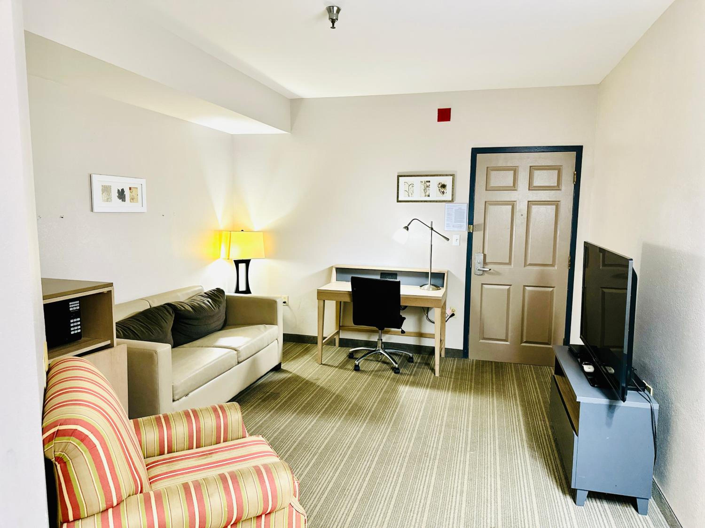 Deluxe Family Suite photo 3