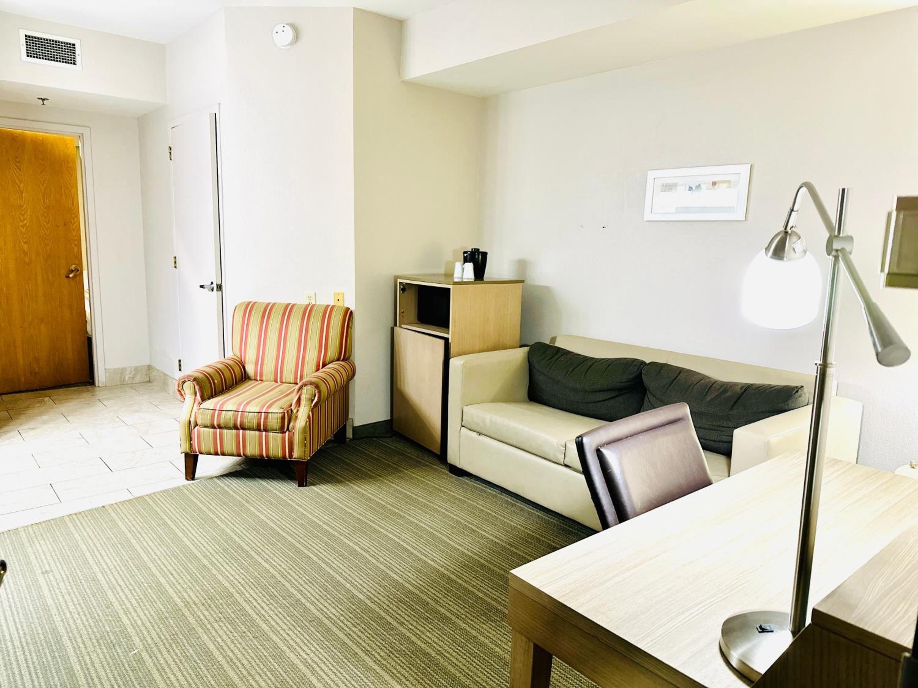 Deluxe Family Suite photo 2