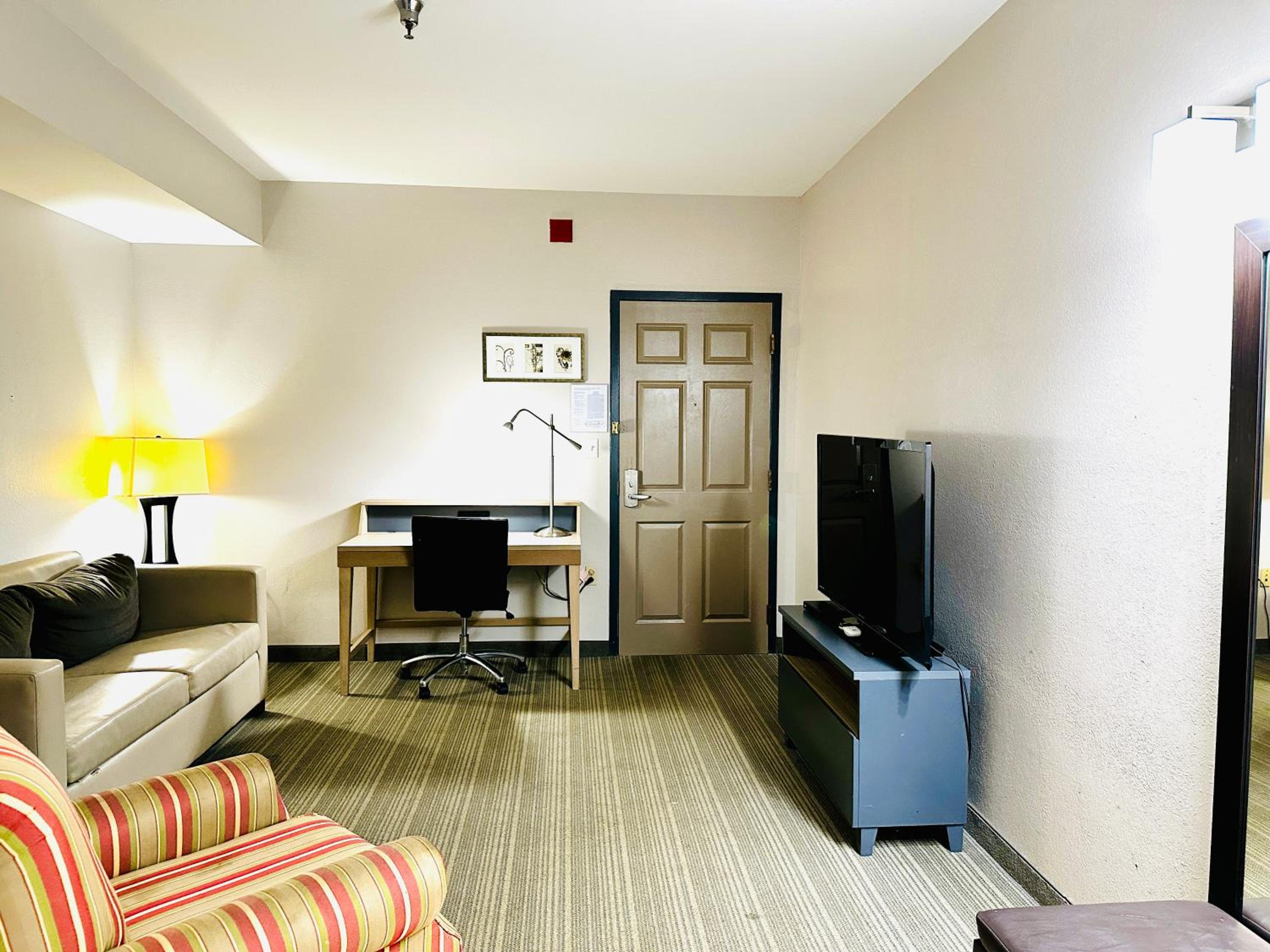 Deluxe Family Suite photo 1