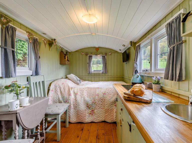 One-Bedroom House photo 1