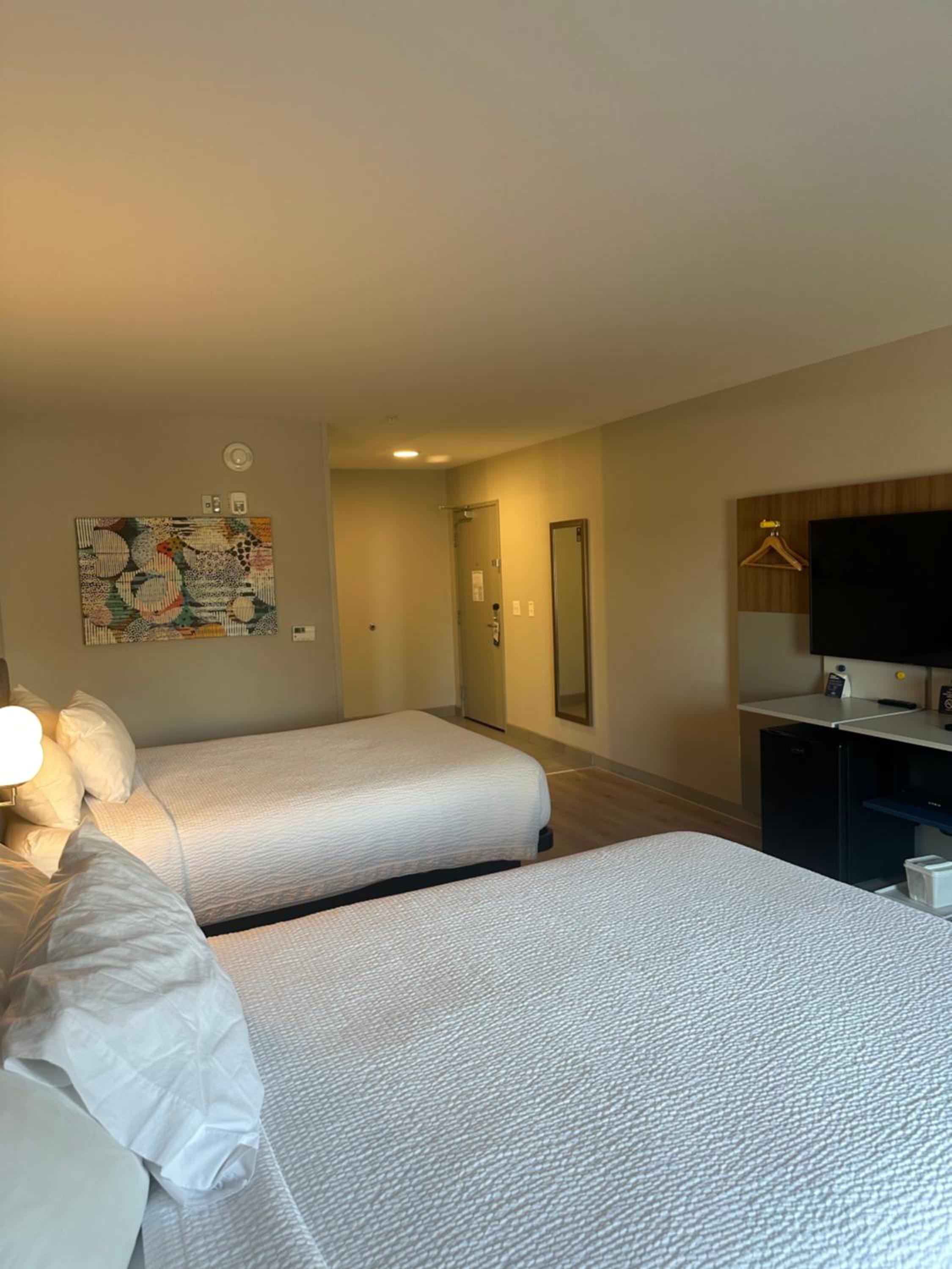 Corner Queen Room with Two Queen Beds - Non-Smoking - Photo 3