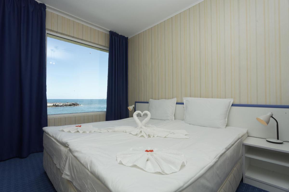 One-Bedroom Apartment with Sea View photo 3