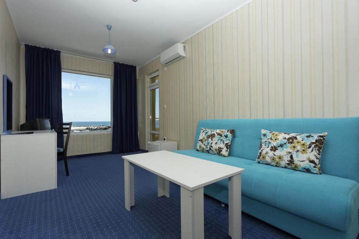 One-Bedroom Apartment with Sea View photo 1