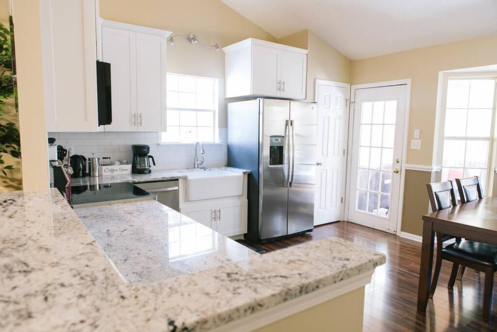 Three-Bedroom House photo 2