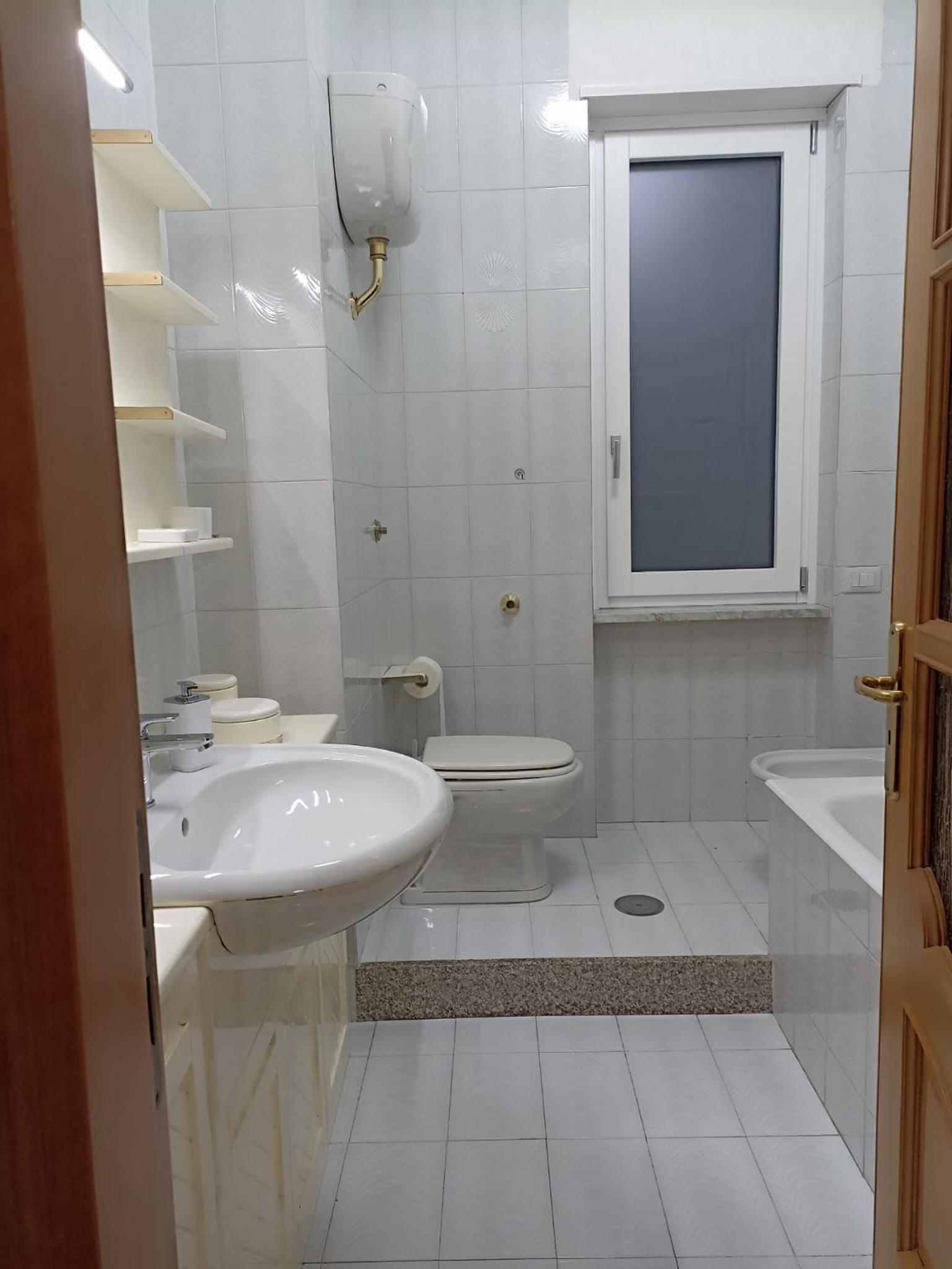Double Room with Shared Bathroom photo 2
