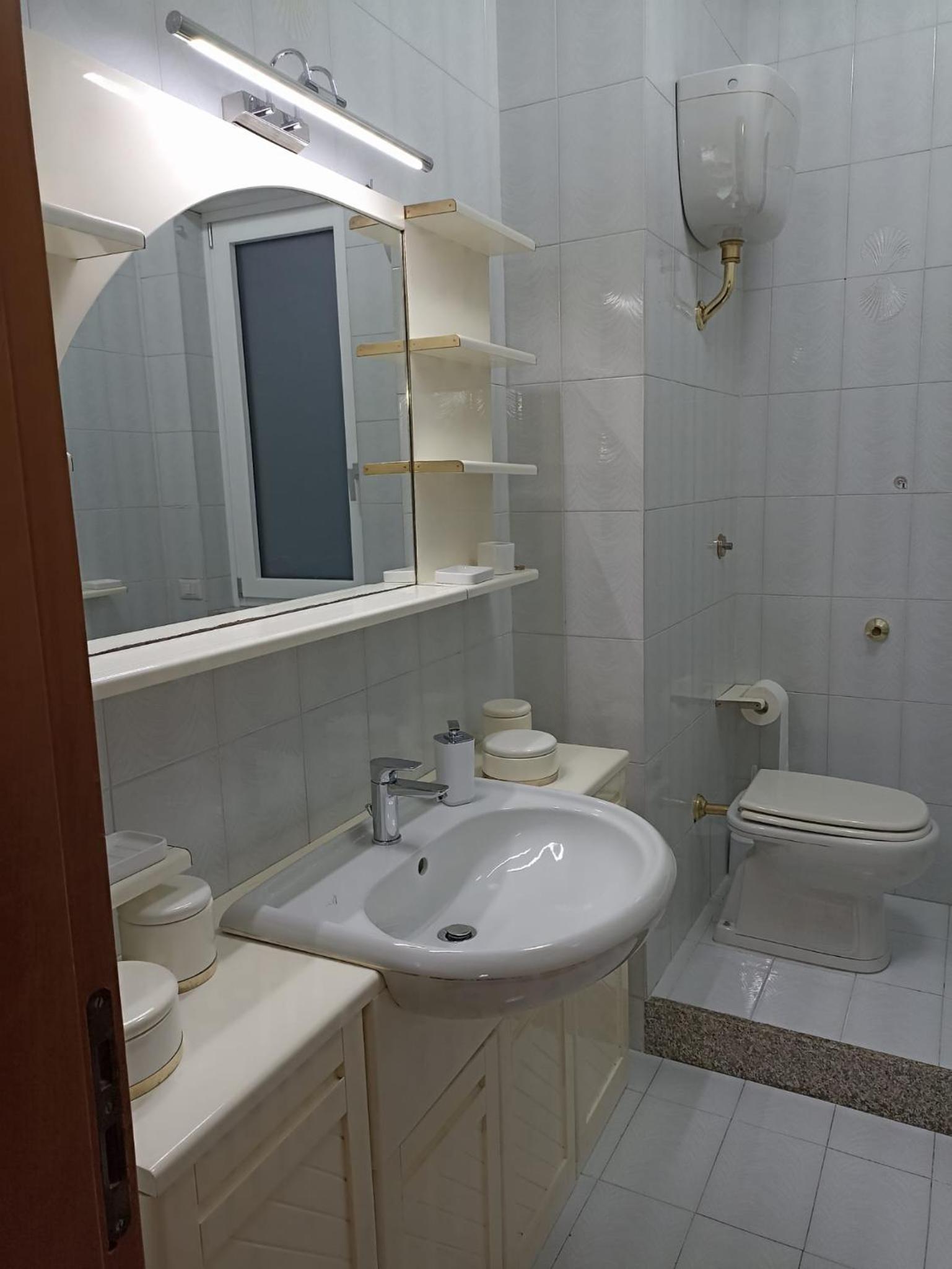 Twin Room with Shared Bathroom photo 3