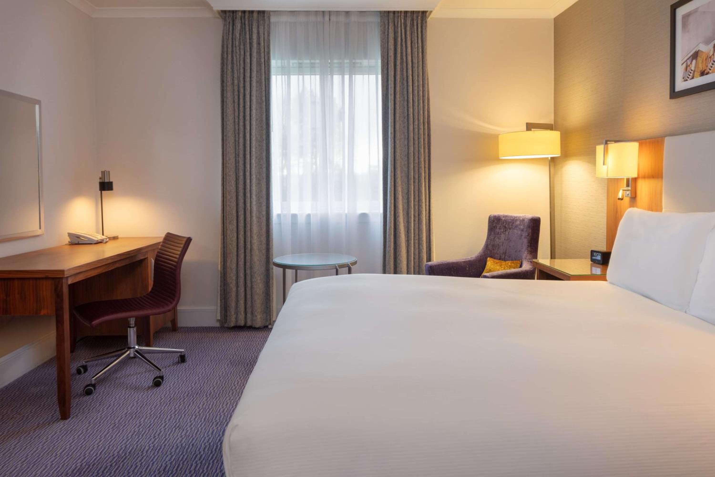 Deluxe Queen Room - Photo 1
