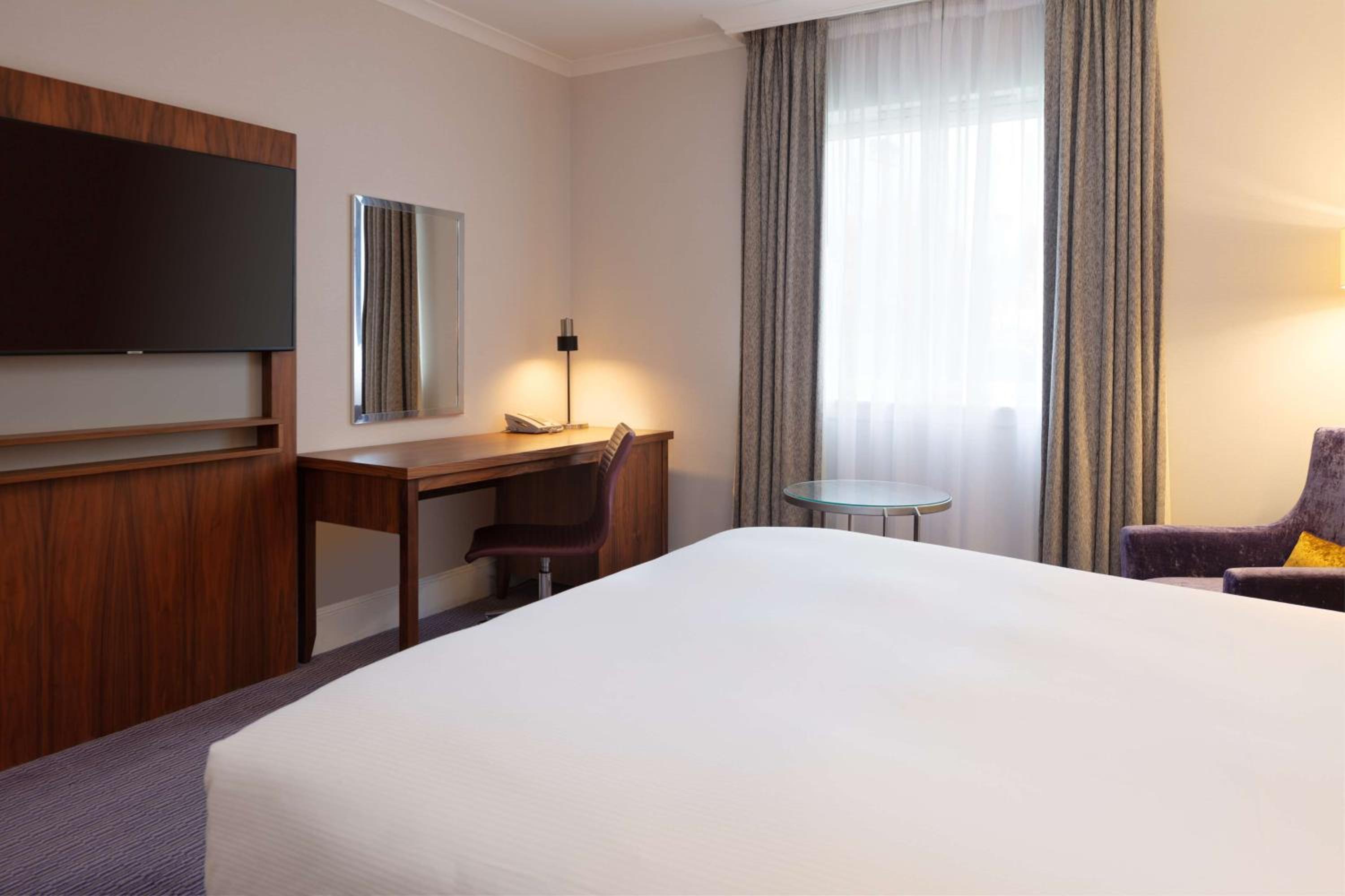 Deluxe Queen Room - Photo 3