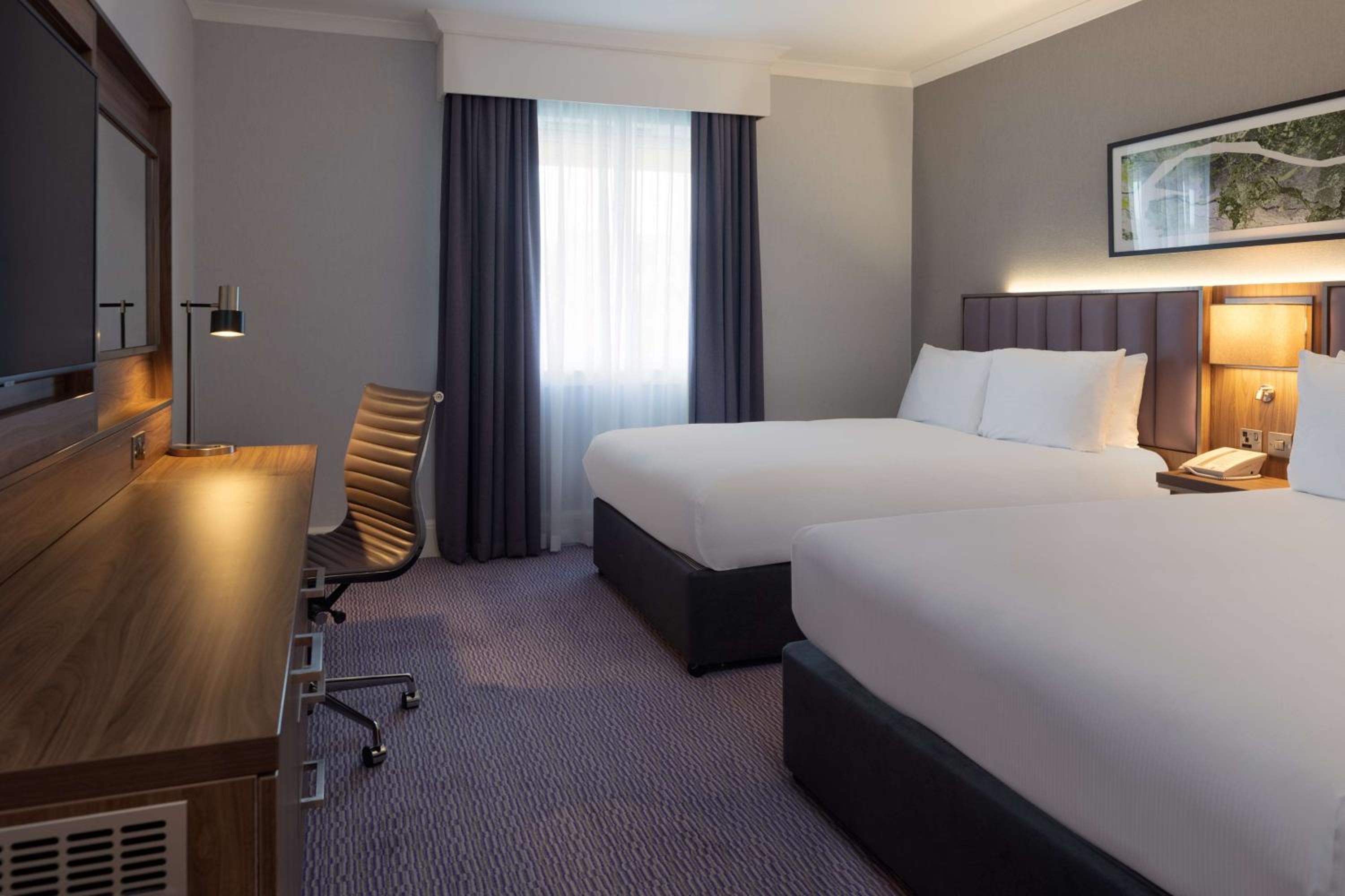 Standard Room with Two Queen Beds - Photo 2