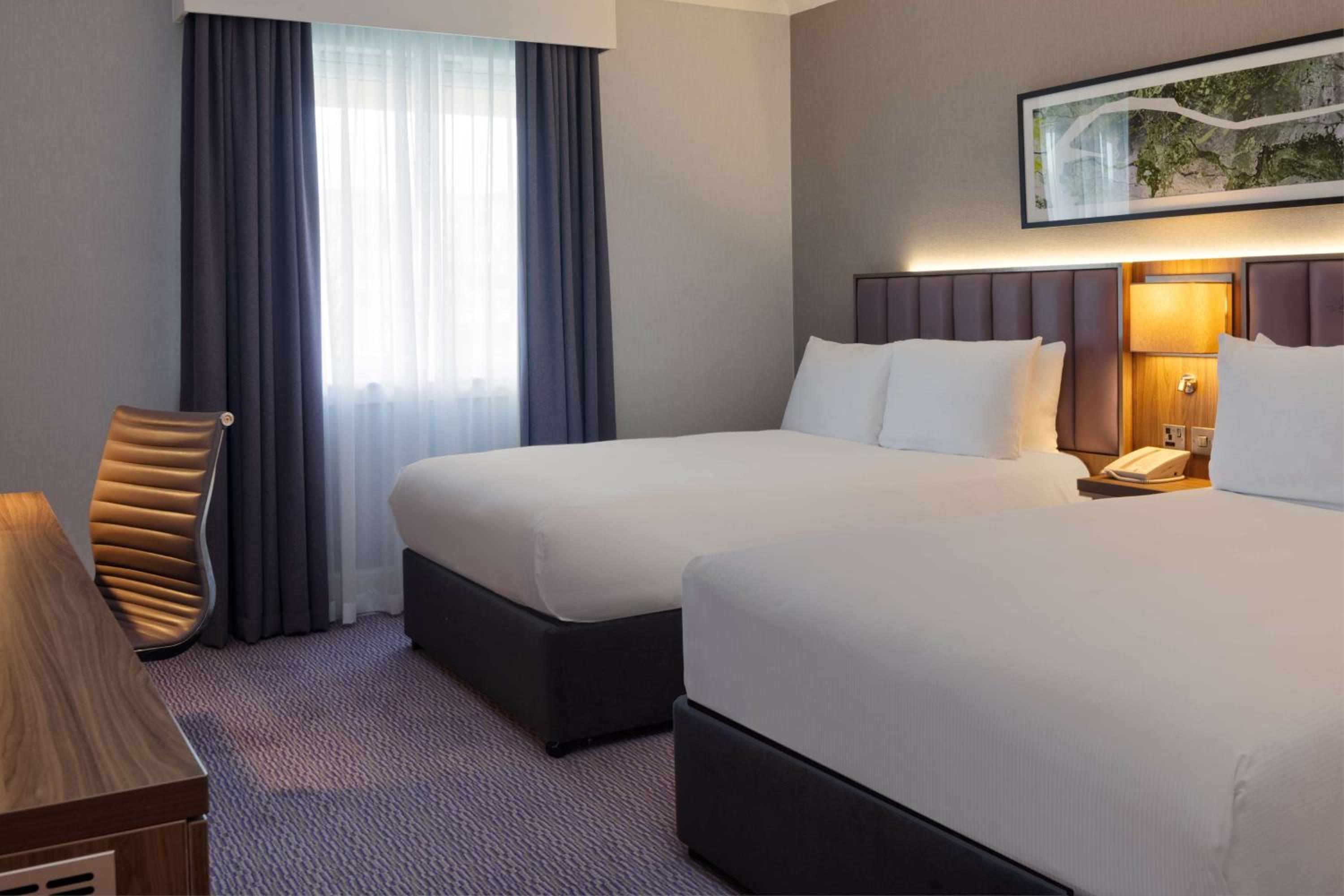 Standard Room with Two Queen Beds - Photo 3