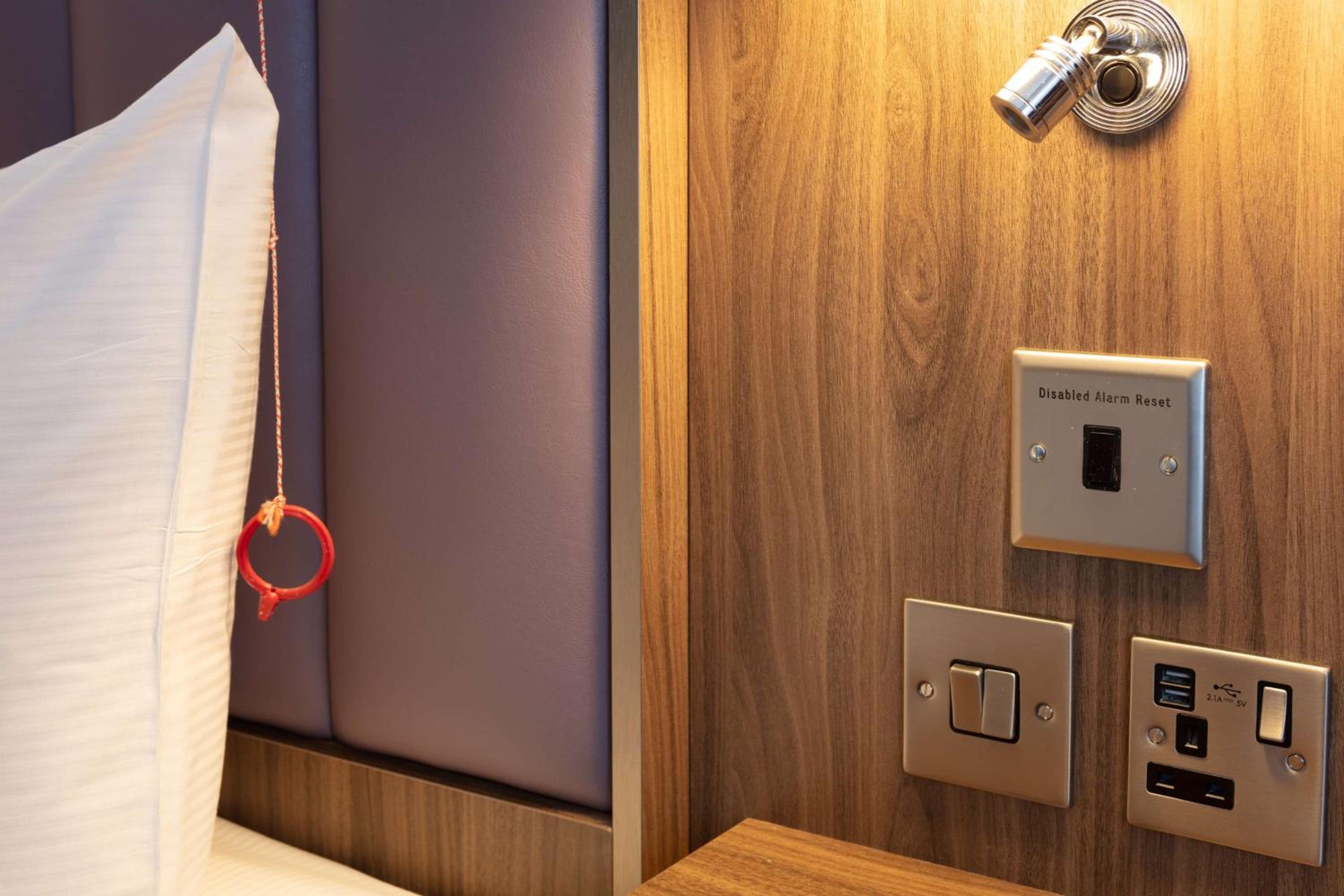 Queen Room - Mobility Access - Photo 5