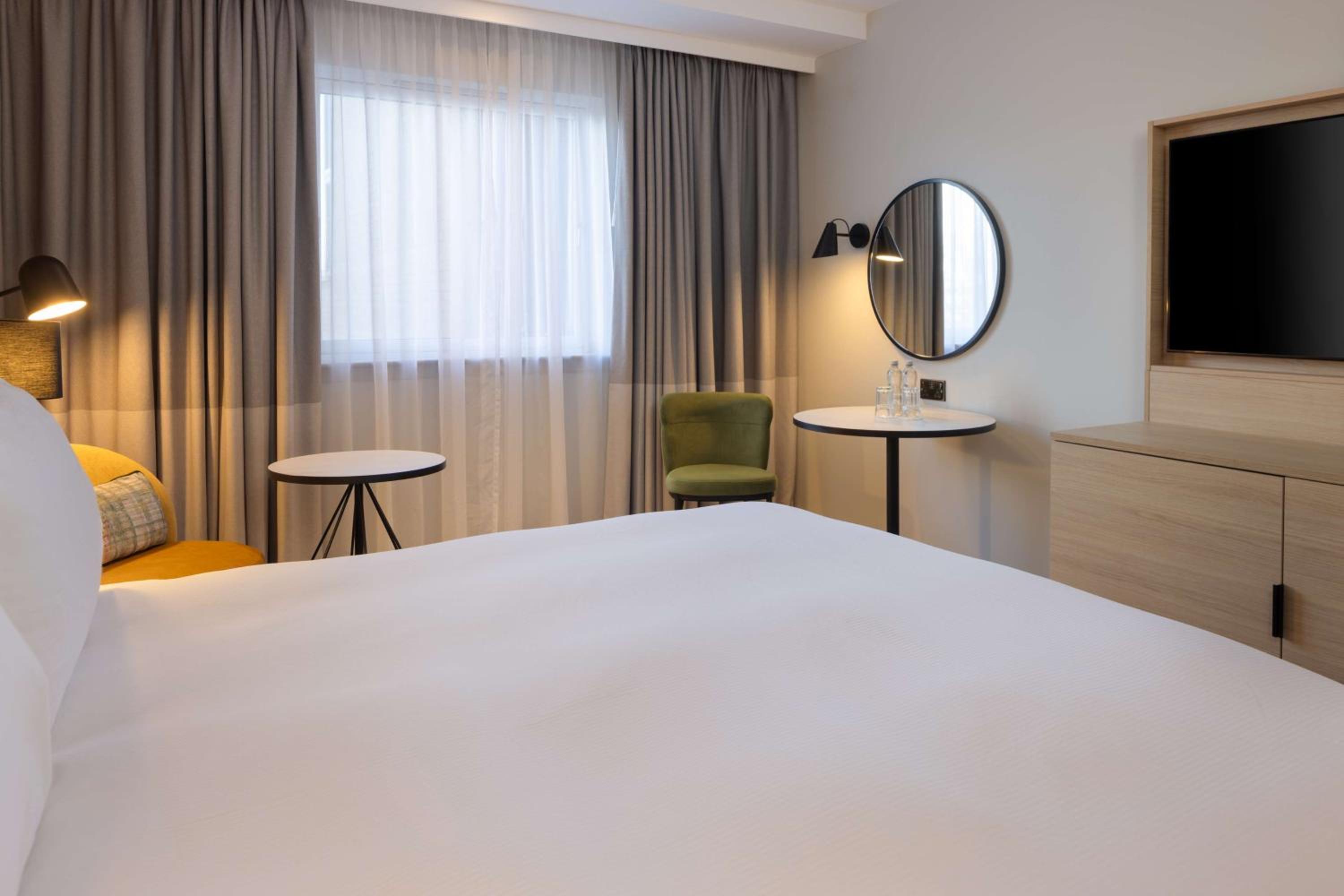 Superior King Room - Photo 4