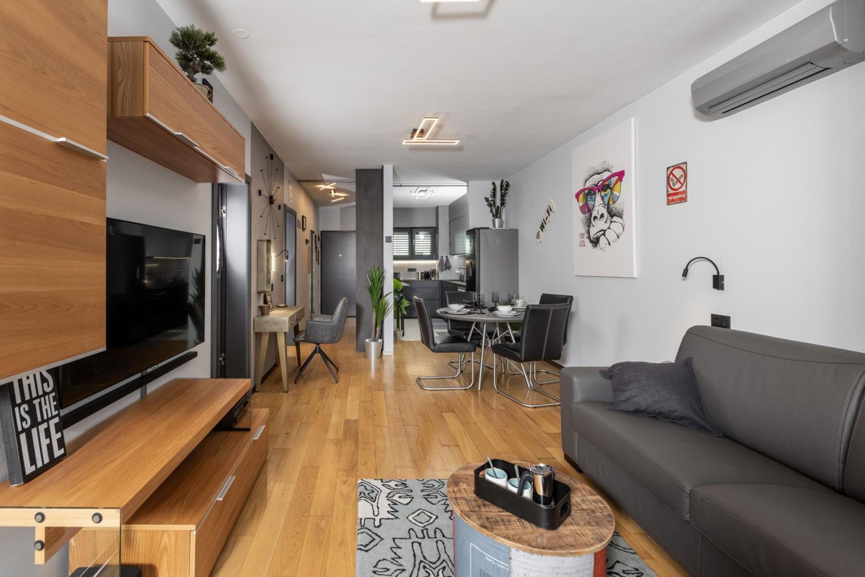 Deluxe Apartment