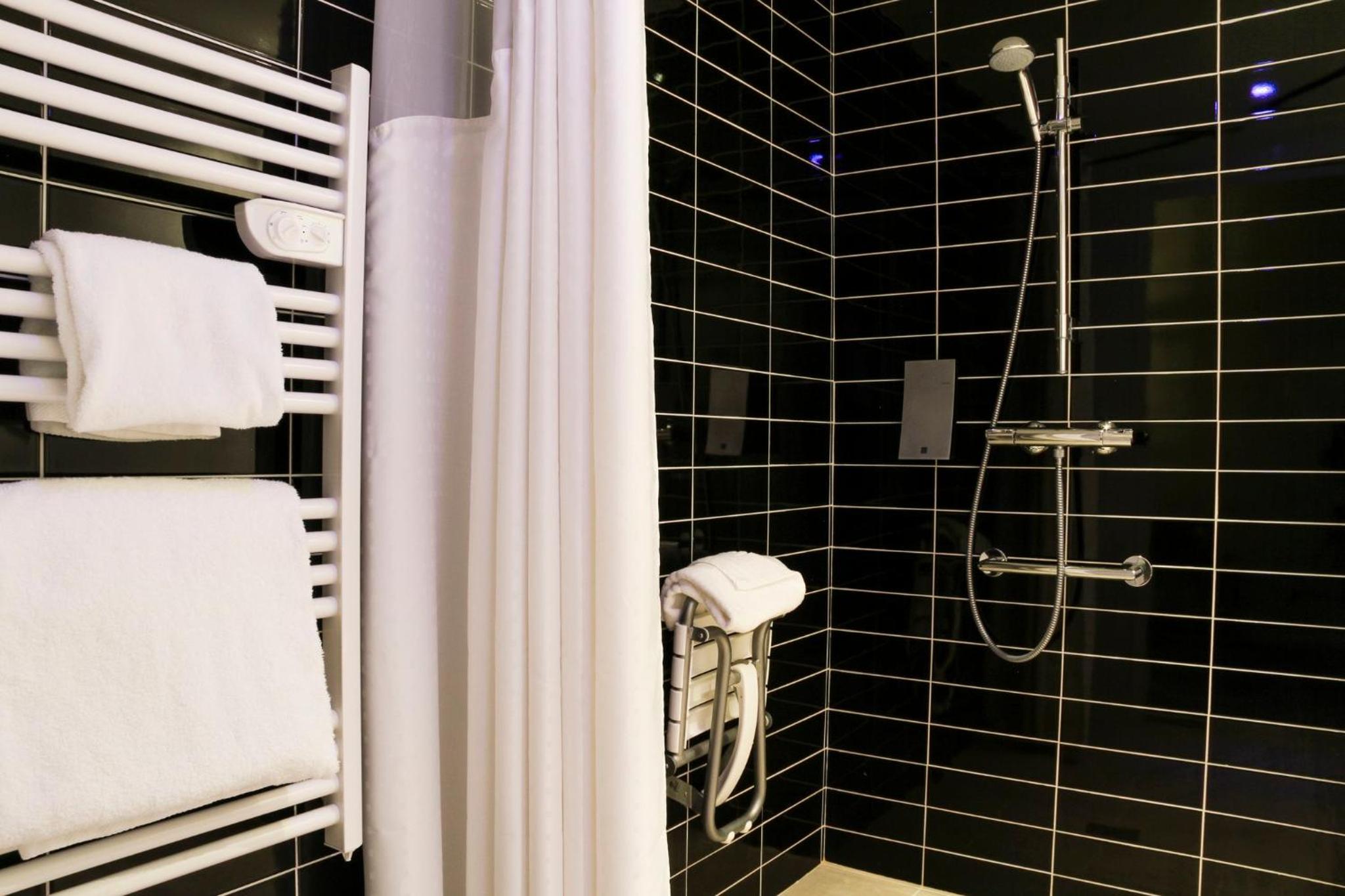 Standard Queen Room - Accessible with Free Breakfast - Photo 7