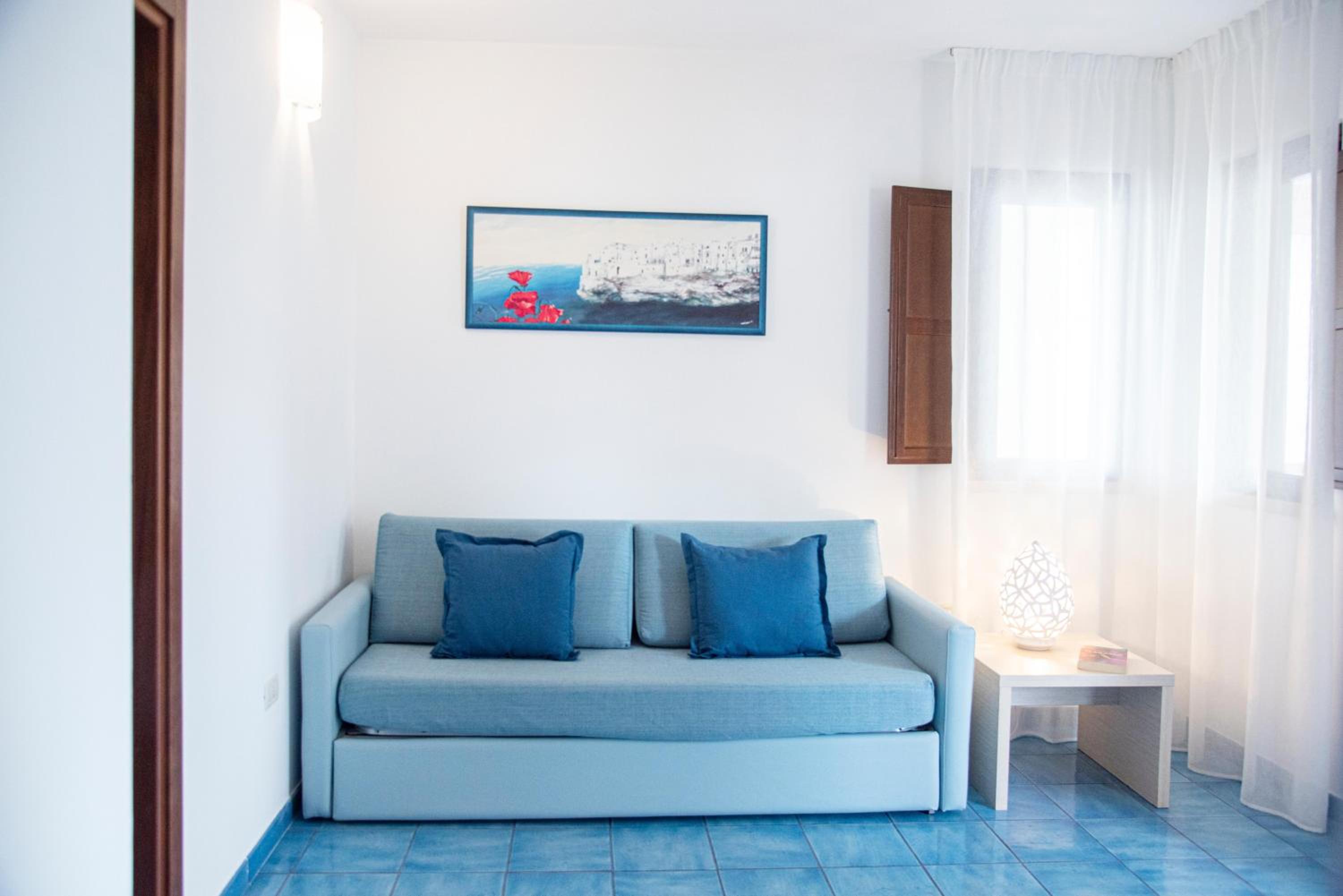 Quadruple Deluxe Suite with Sea View photo 3