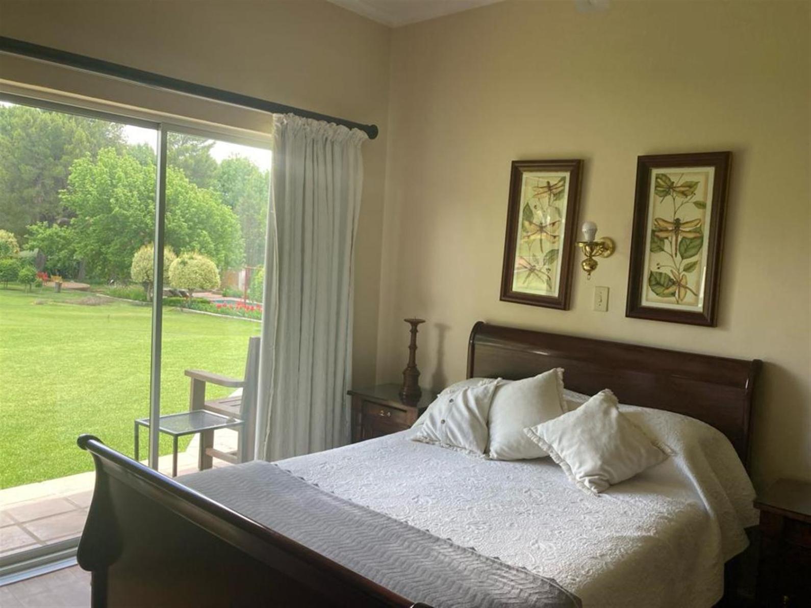 Double Room - Photo 12