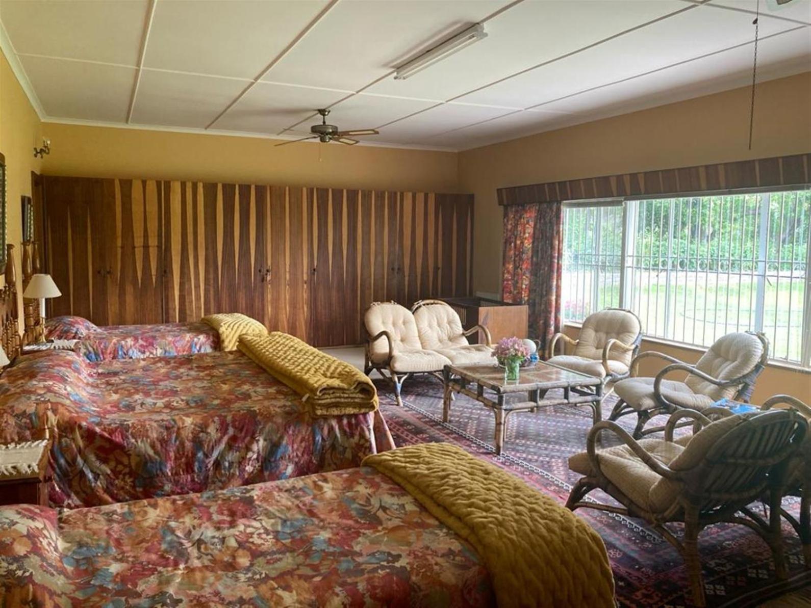Family Room - Photo 14