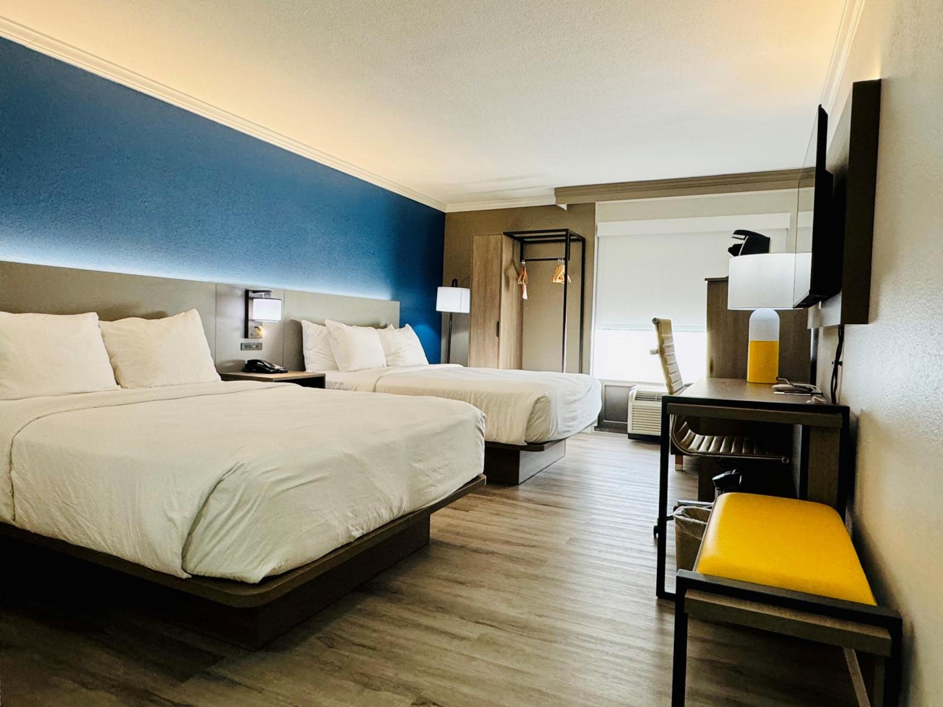 Quadruple Room with Two Queen Beds - Non Smoking
