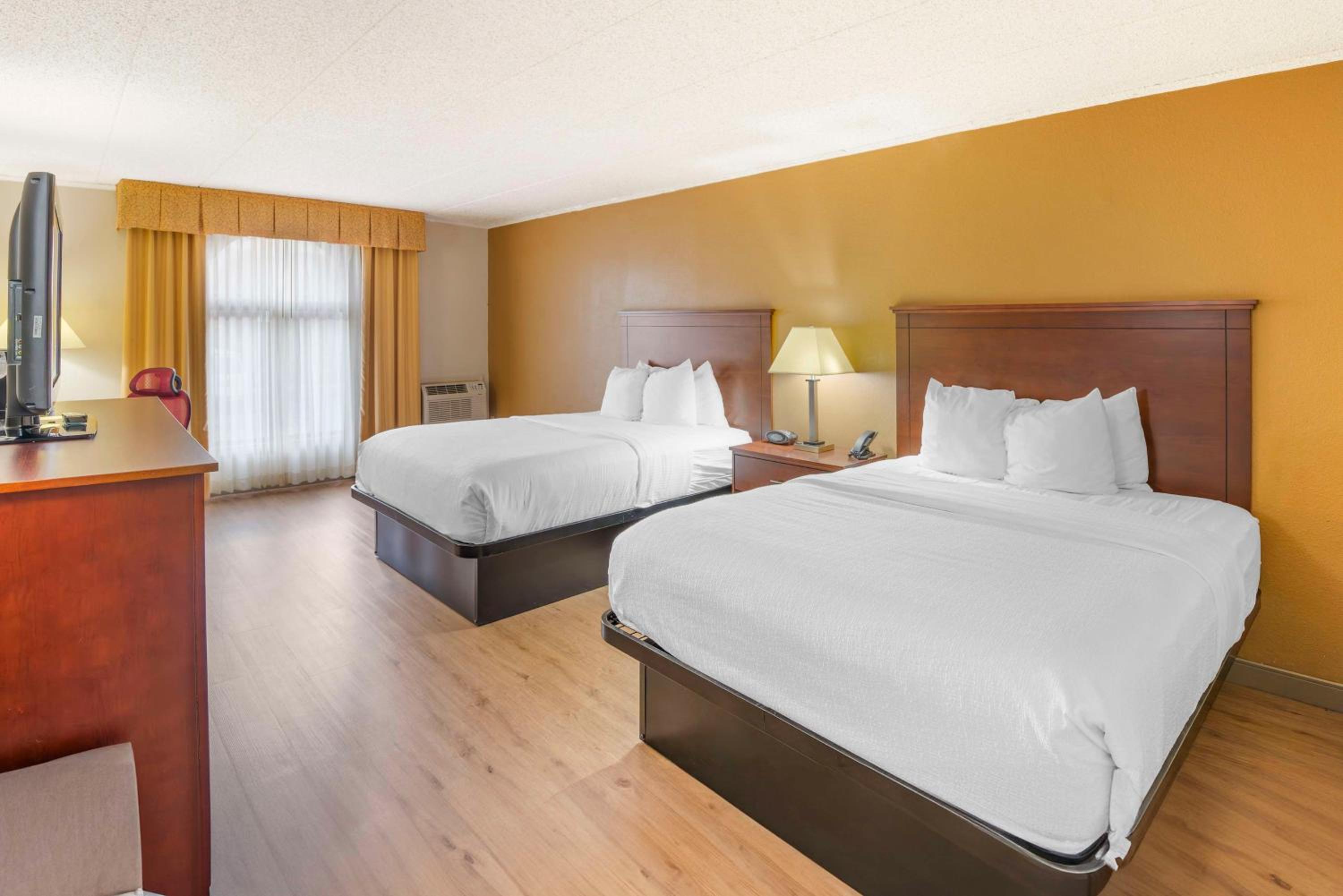 Queen Room with Two Queen Beds - Photo 1