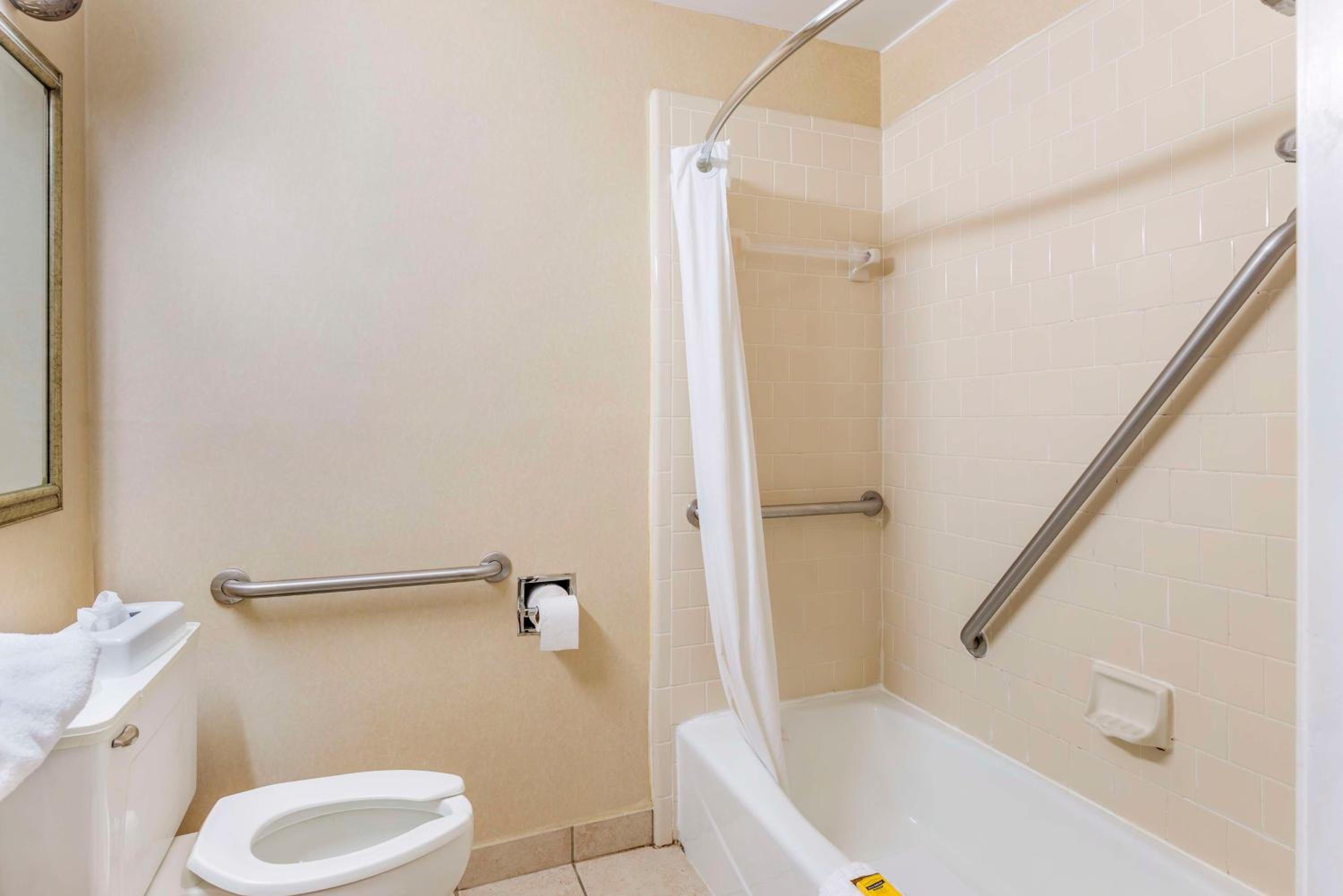 Queen Room with Two Queen Beds and Mobility Accessible Bathtub - Photo 2