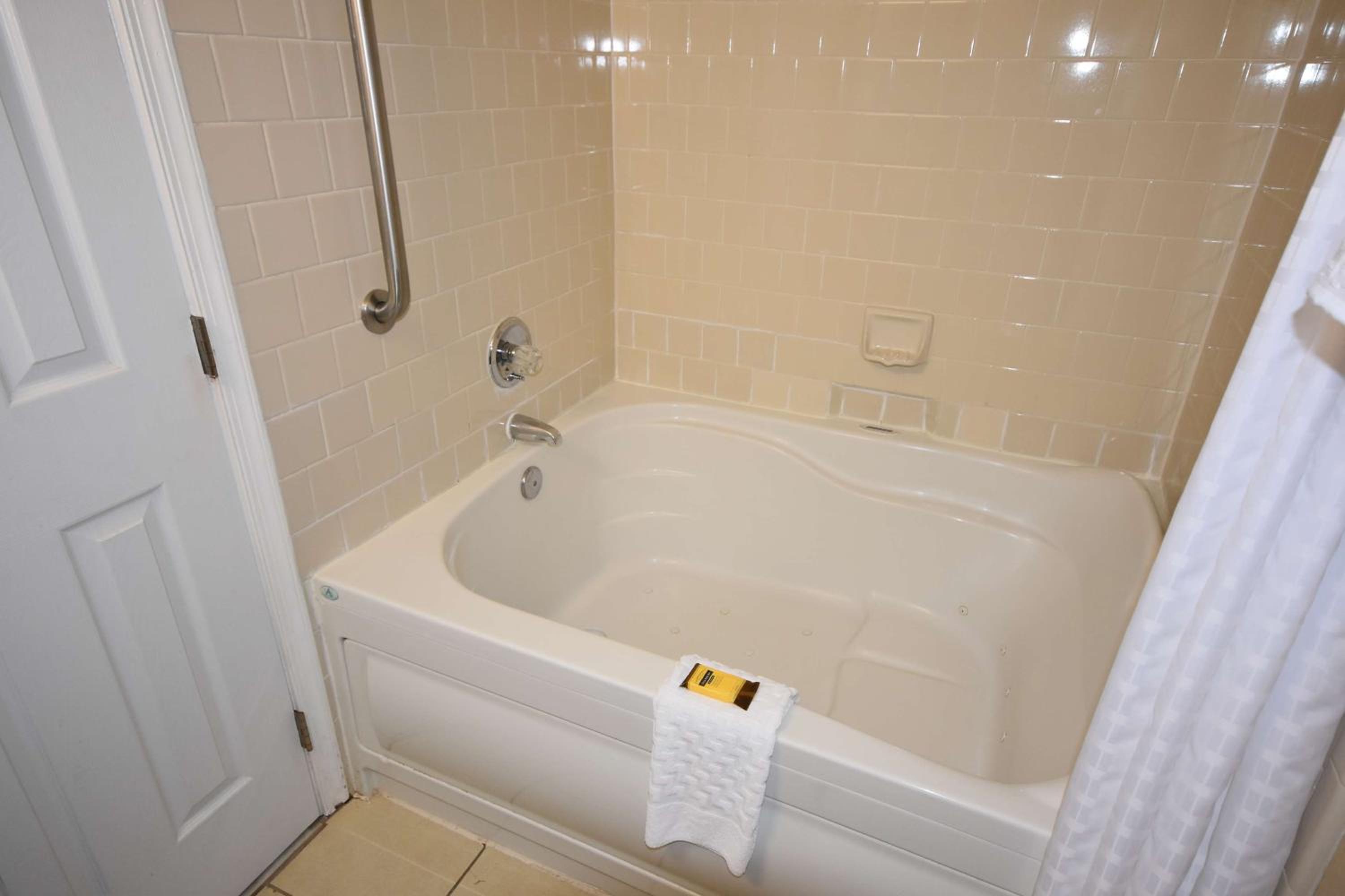 Deluxe King Room with Spa Bath - Photo 7
