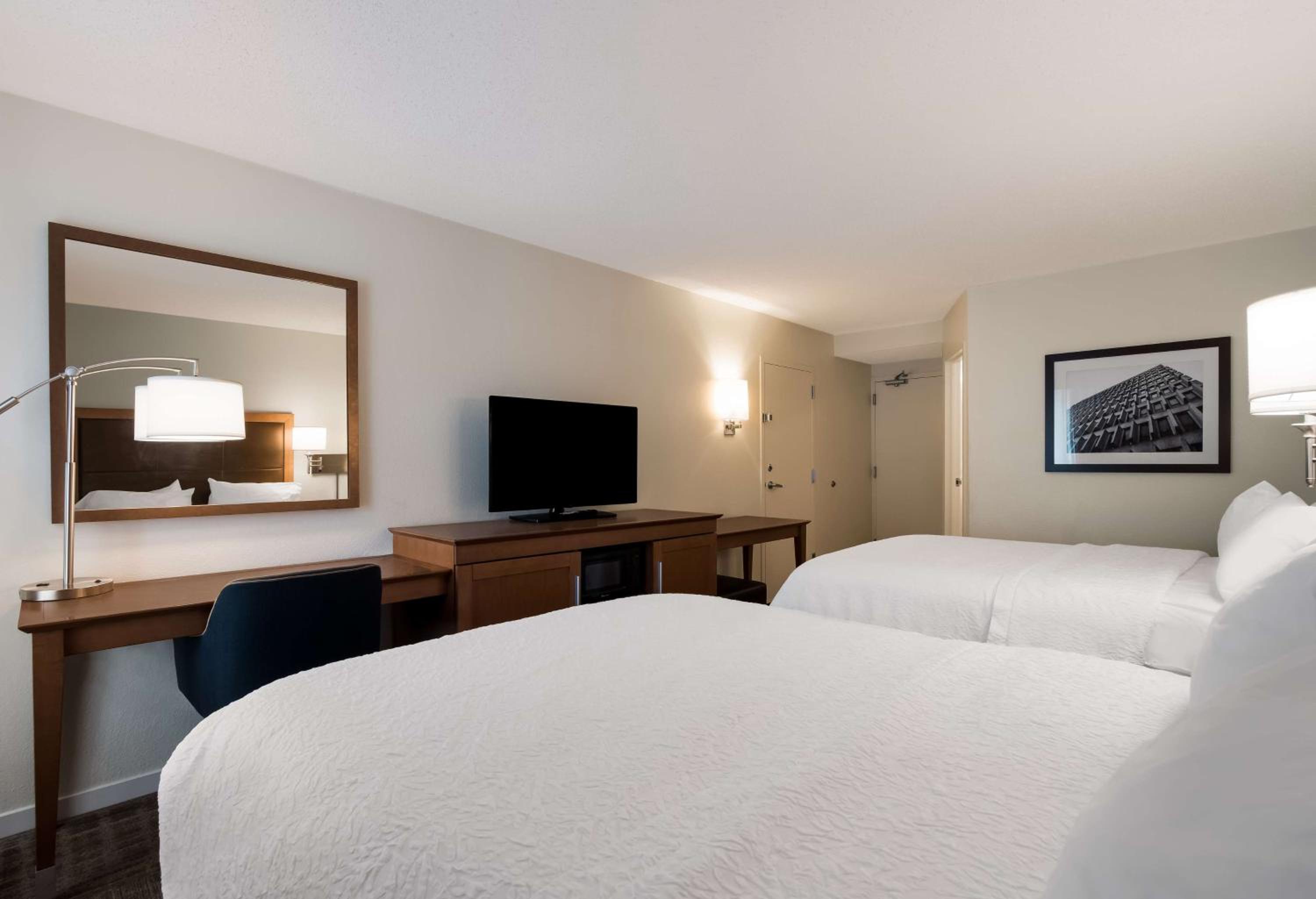 Room with Two Queen Beds - Non-Smoking - Photo 4