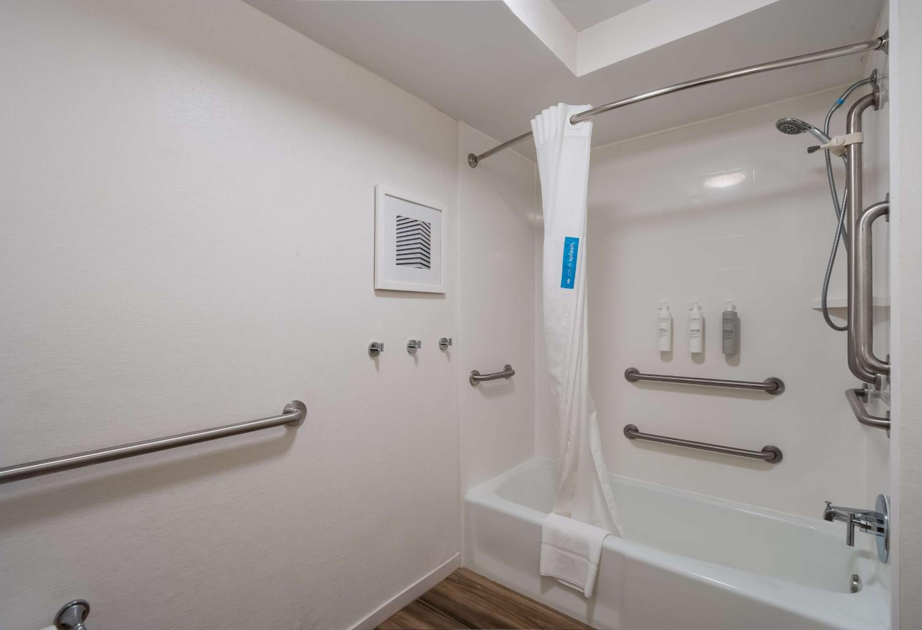 Queen Room - Hearing Access Non Smoking - Photo 4