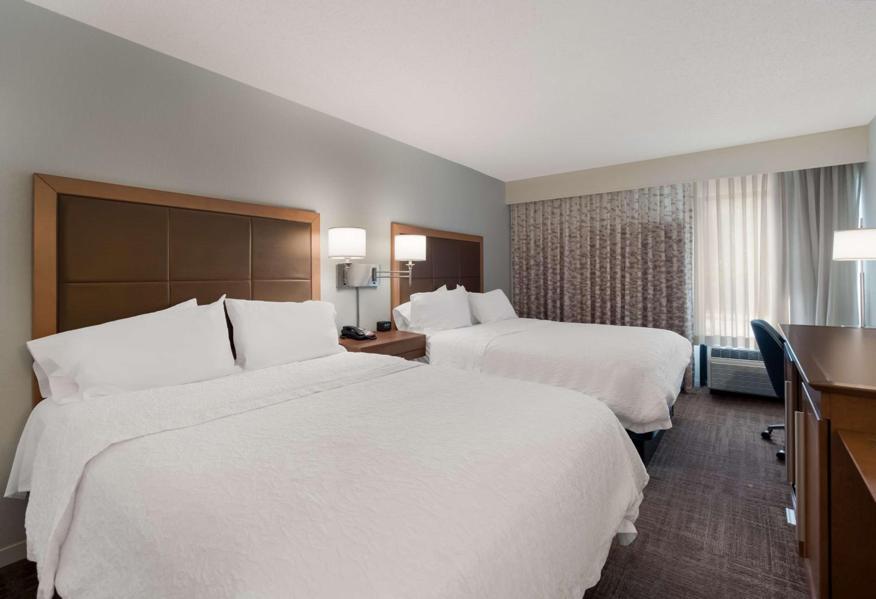 Room with Two Queen Beds - Non-Smoking - Photo 5