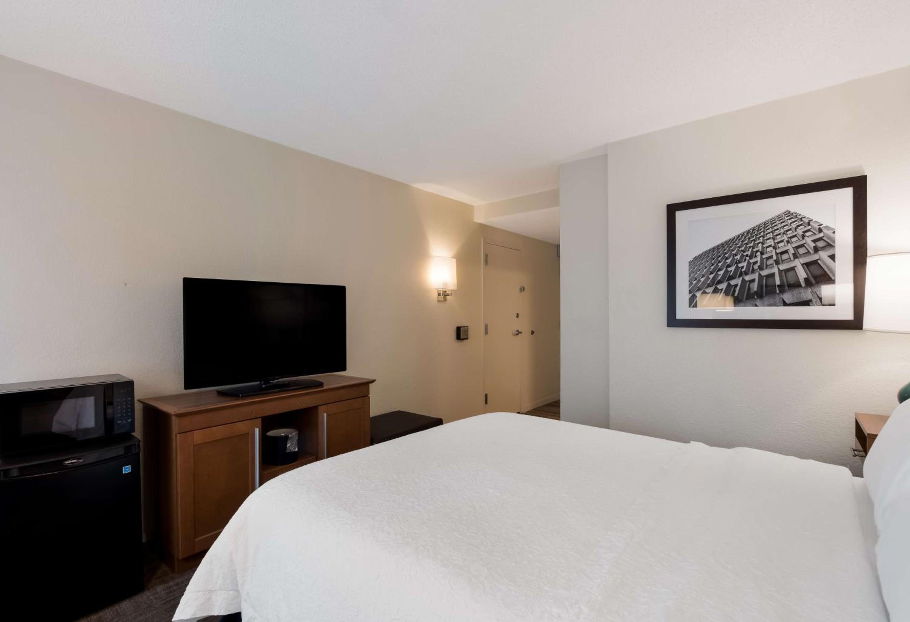Queen Room - Hearing Access Non Smoking - Photo 3