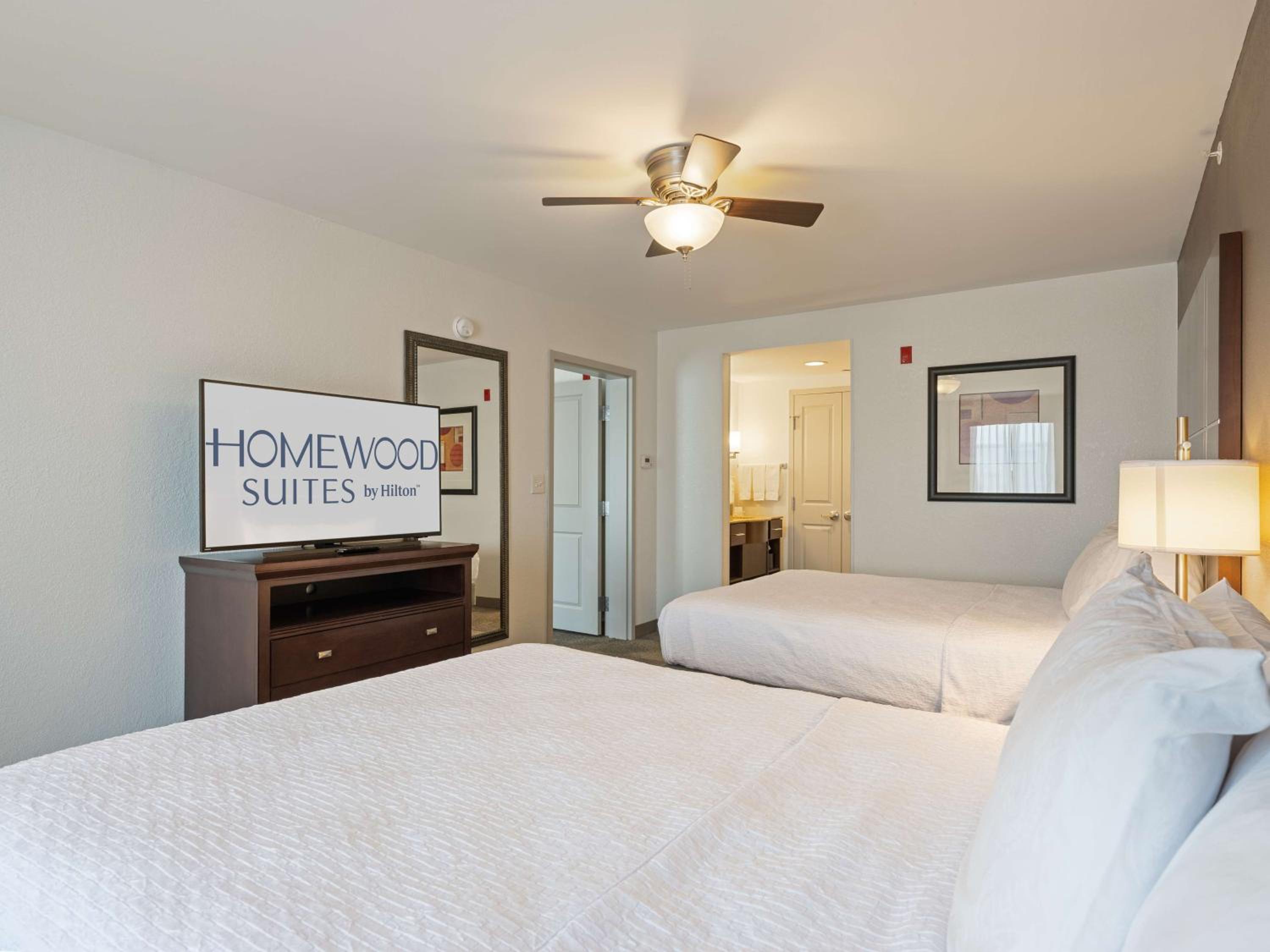 One-Bedroom Queen Suite with Two Queen Beds - Non-Smoking
