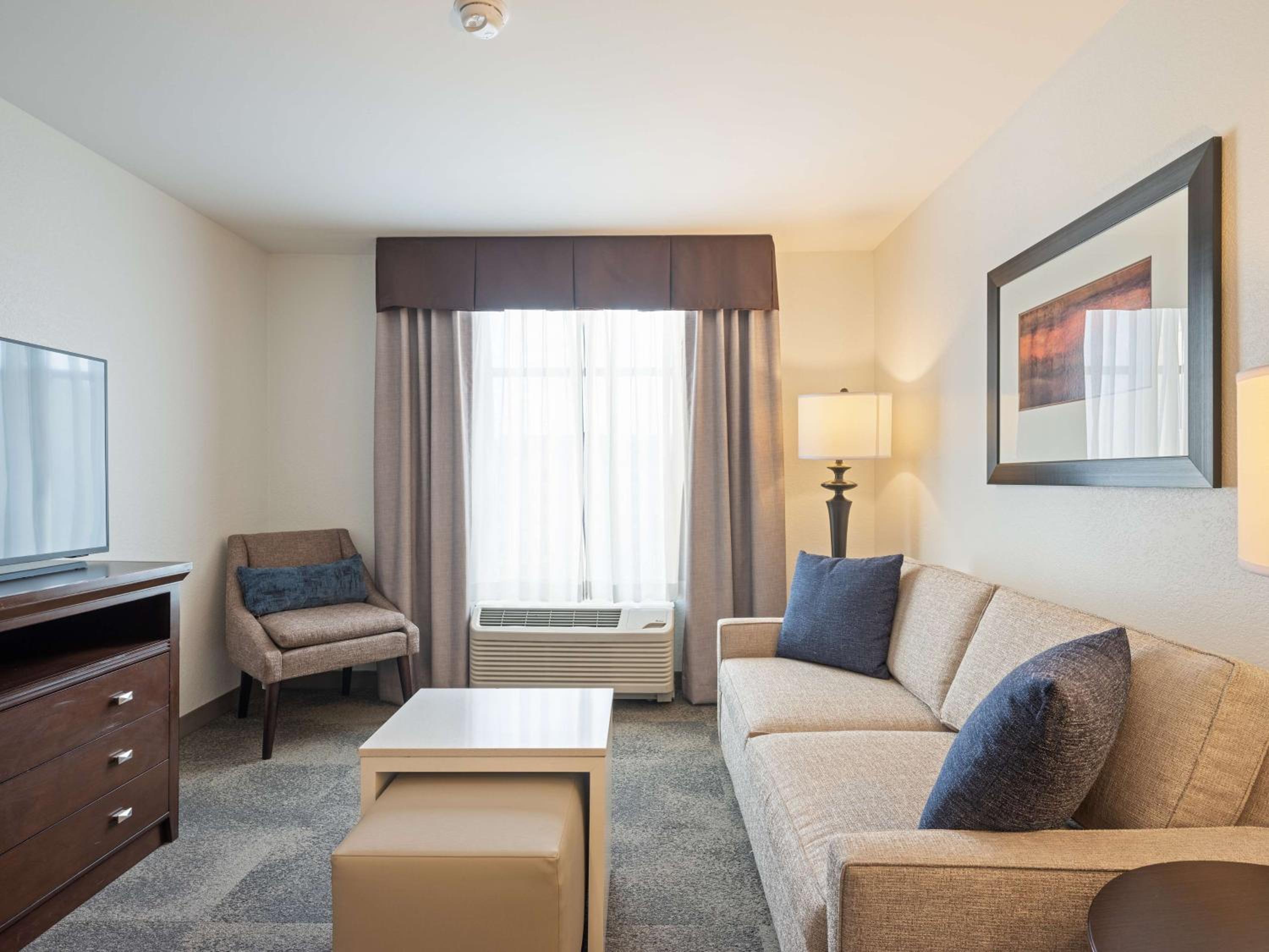 One-Bedroom King Suite - Non-Smoking