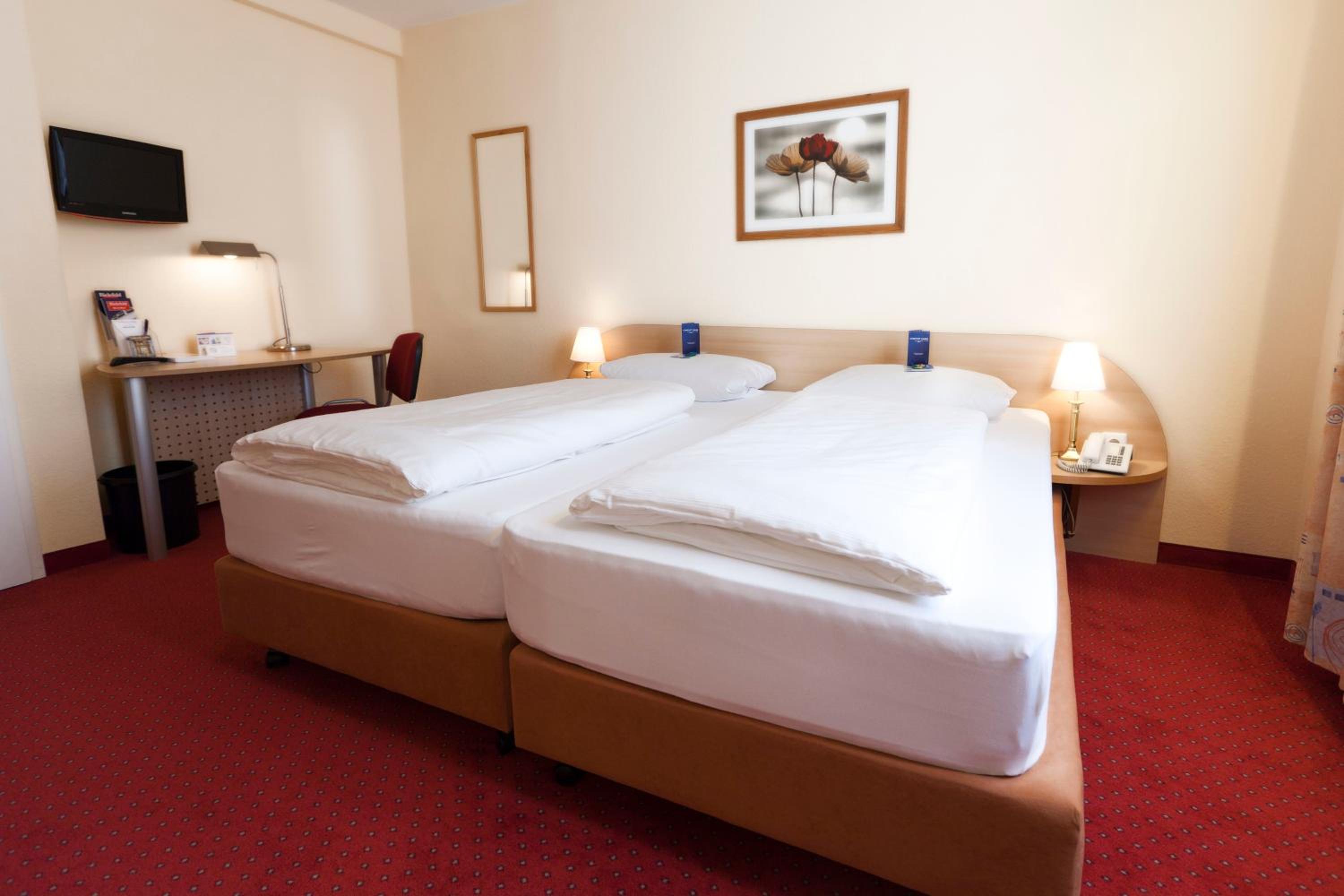 Standard Double Room - Photo 7