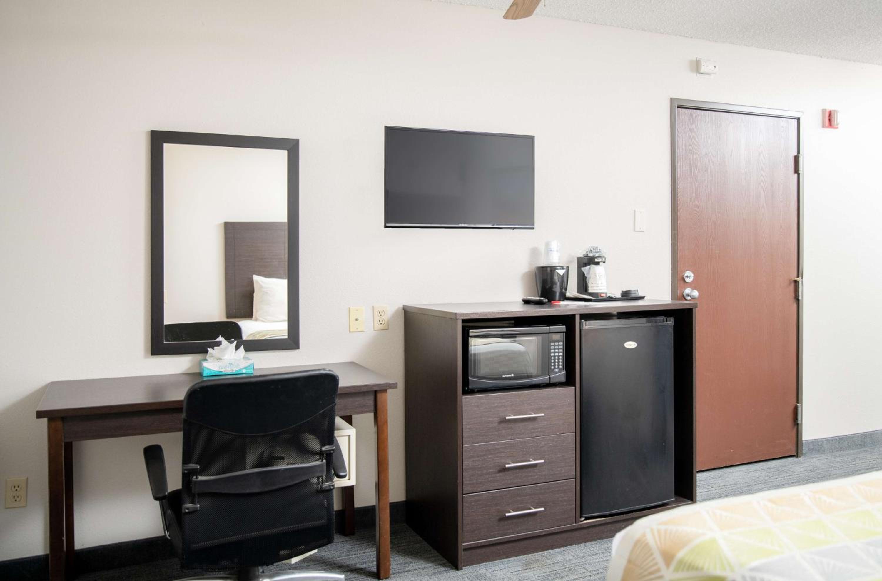 Queen Room with Bath Tub - Disability Access - Photo 2